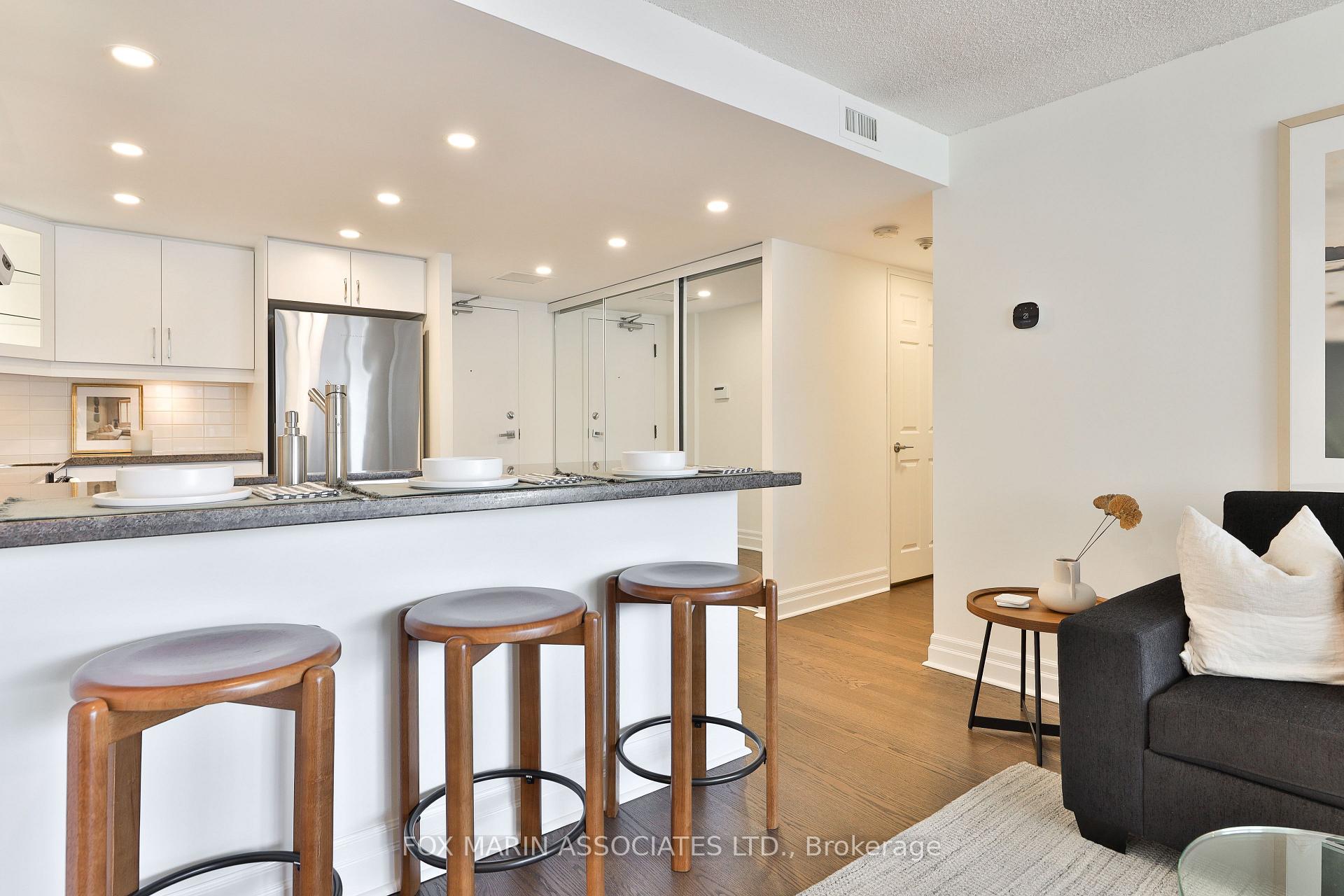 2 Bedrooms Condo at 701 King, Toronto For sale