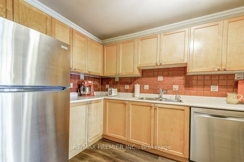4 Bedrooms Condo at 2670 Battleford, Mississauga For sale