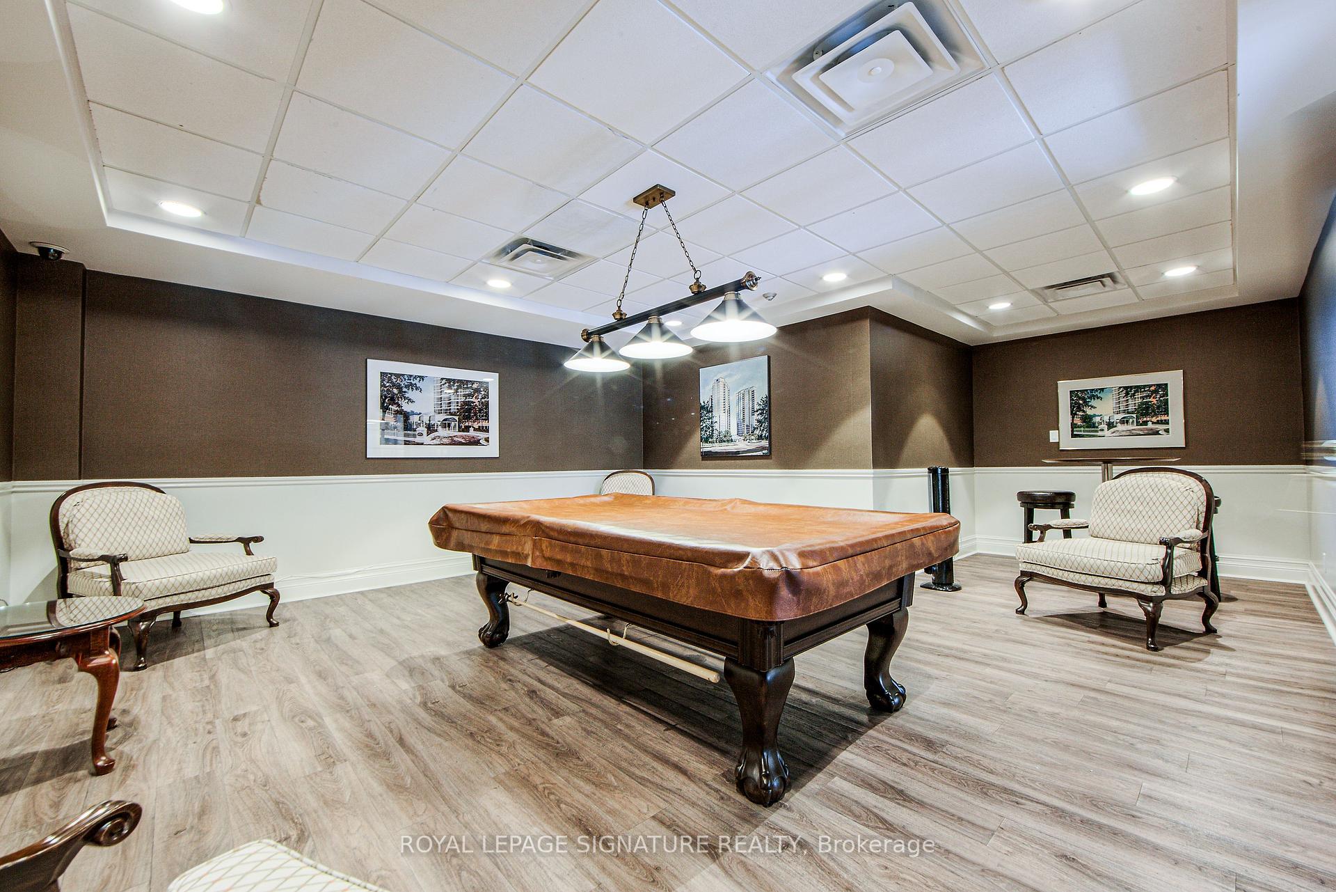 3 Bedrooms Condo at 55 Kingsbridge Garden, Mississauga For sale