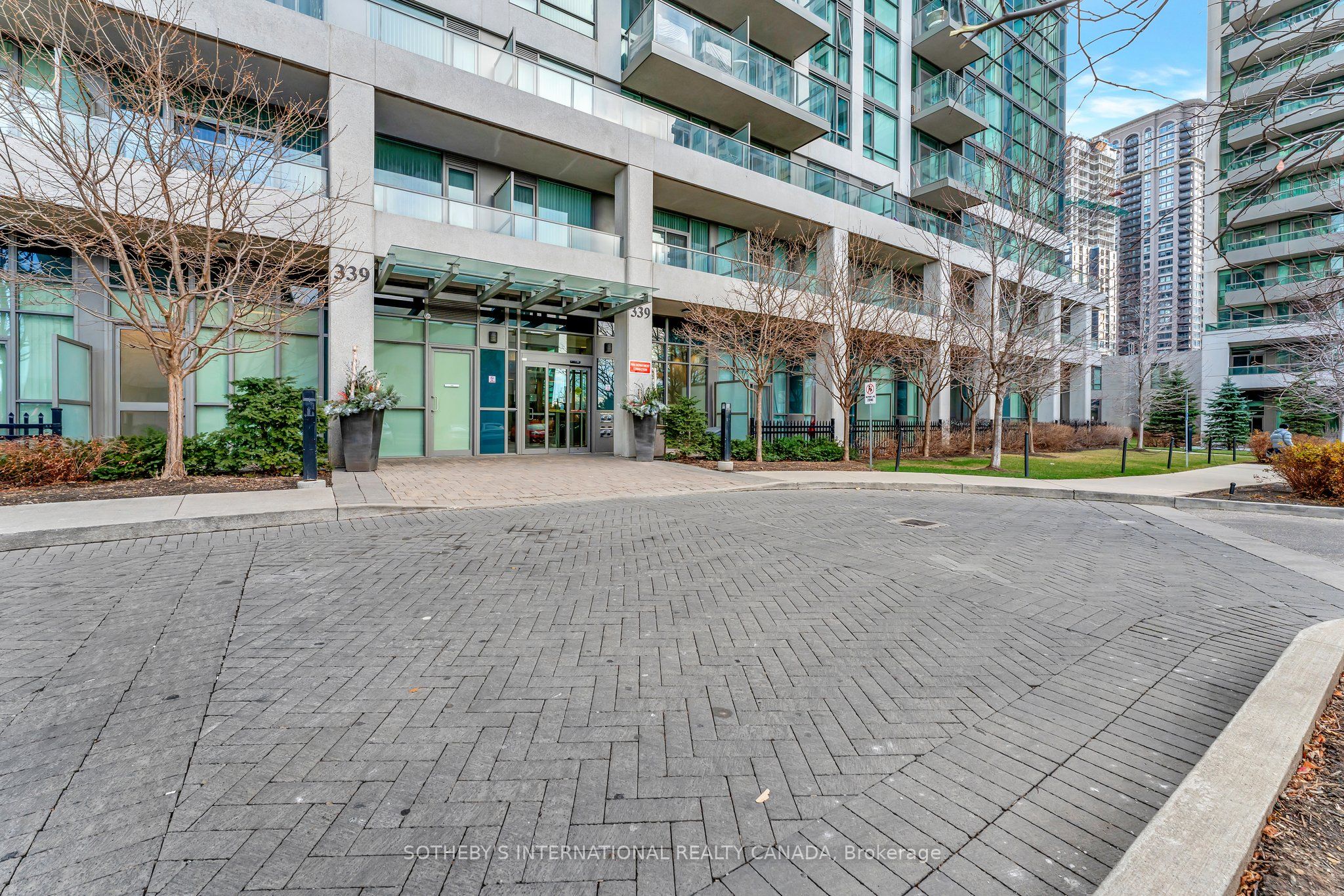 339 Rathburn Road W, #1516