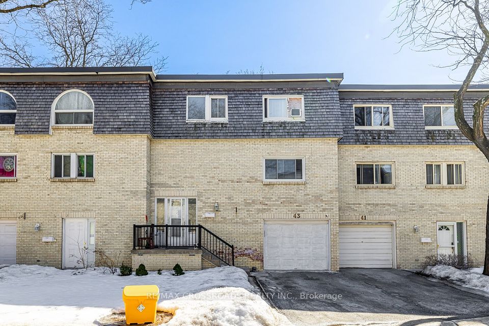 43 Courville Coachway