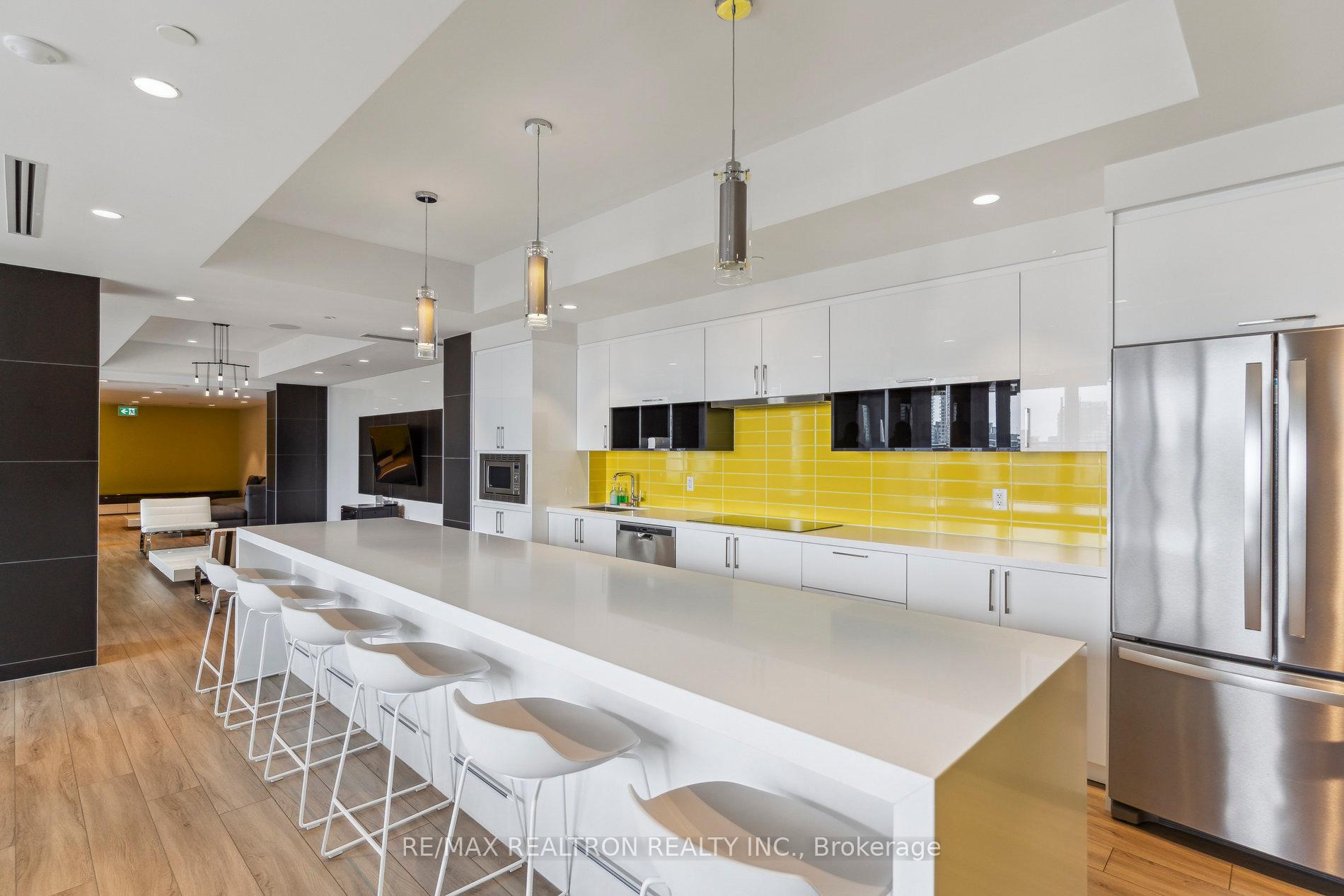 2 Bedrooms Condo at 158 Front, Toronto For sale