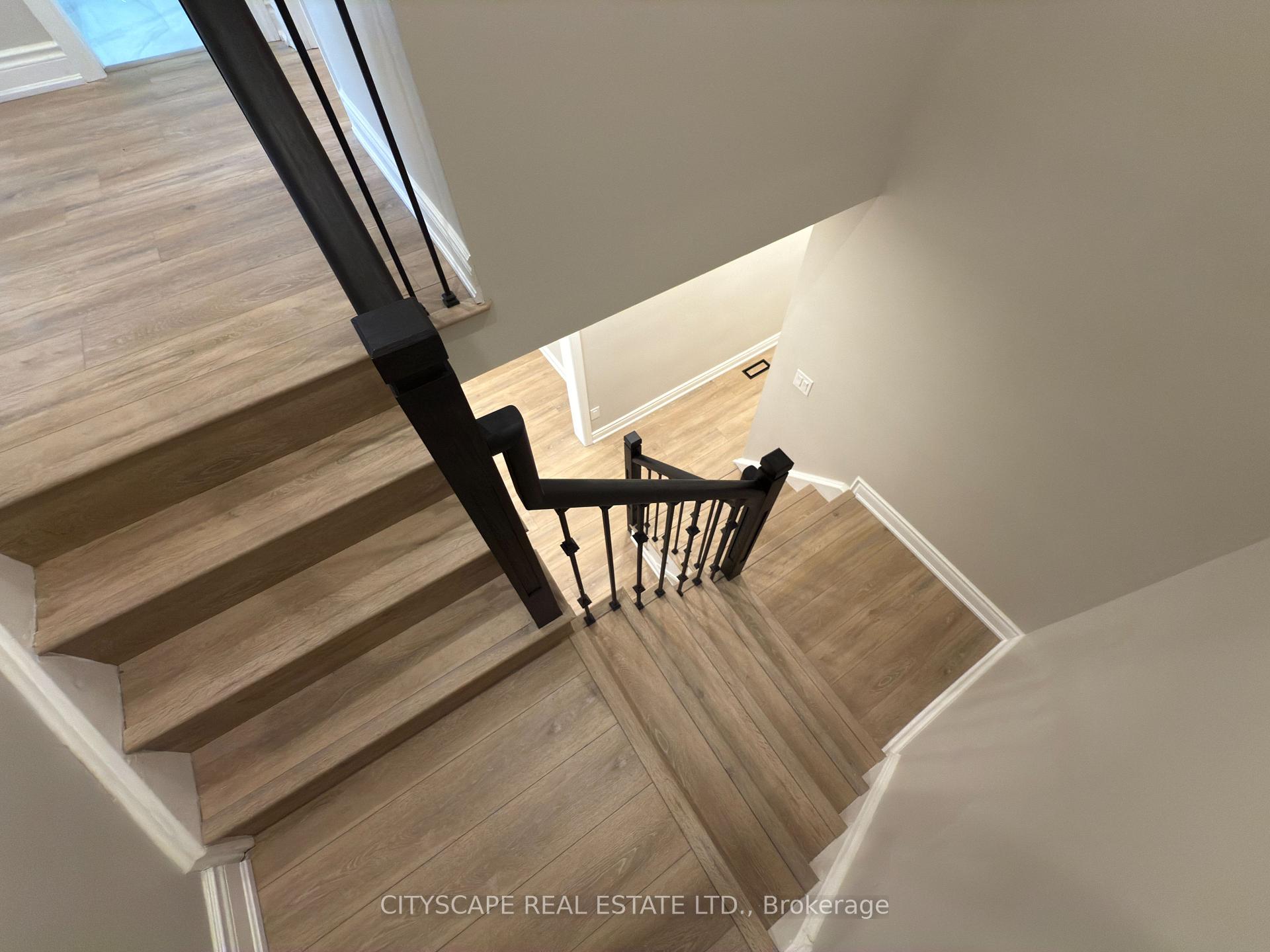 4 Bedrooms Condo at 5659 Glen Erin, Mississauga For sale