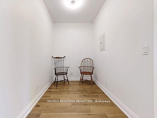 2 Bedrooms Condo at 225 Webb, Mississauga For sale