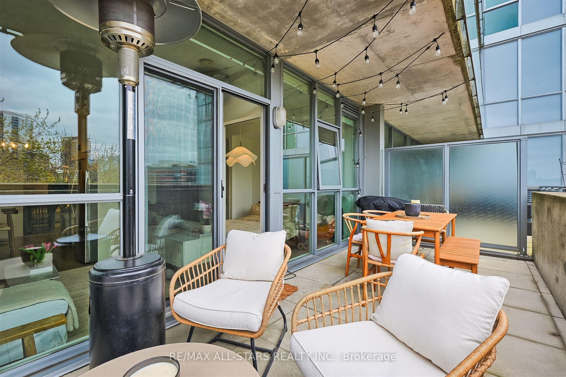 2 Bedrooms Condo at 510 King, Toronto For sale