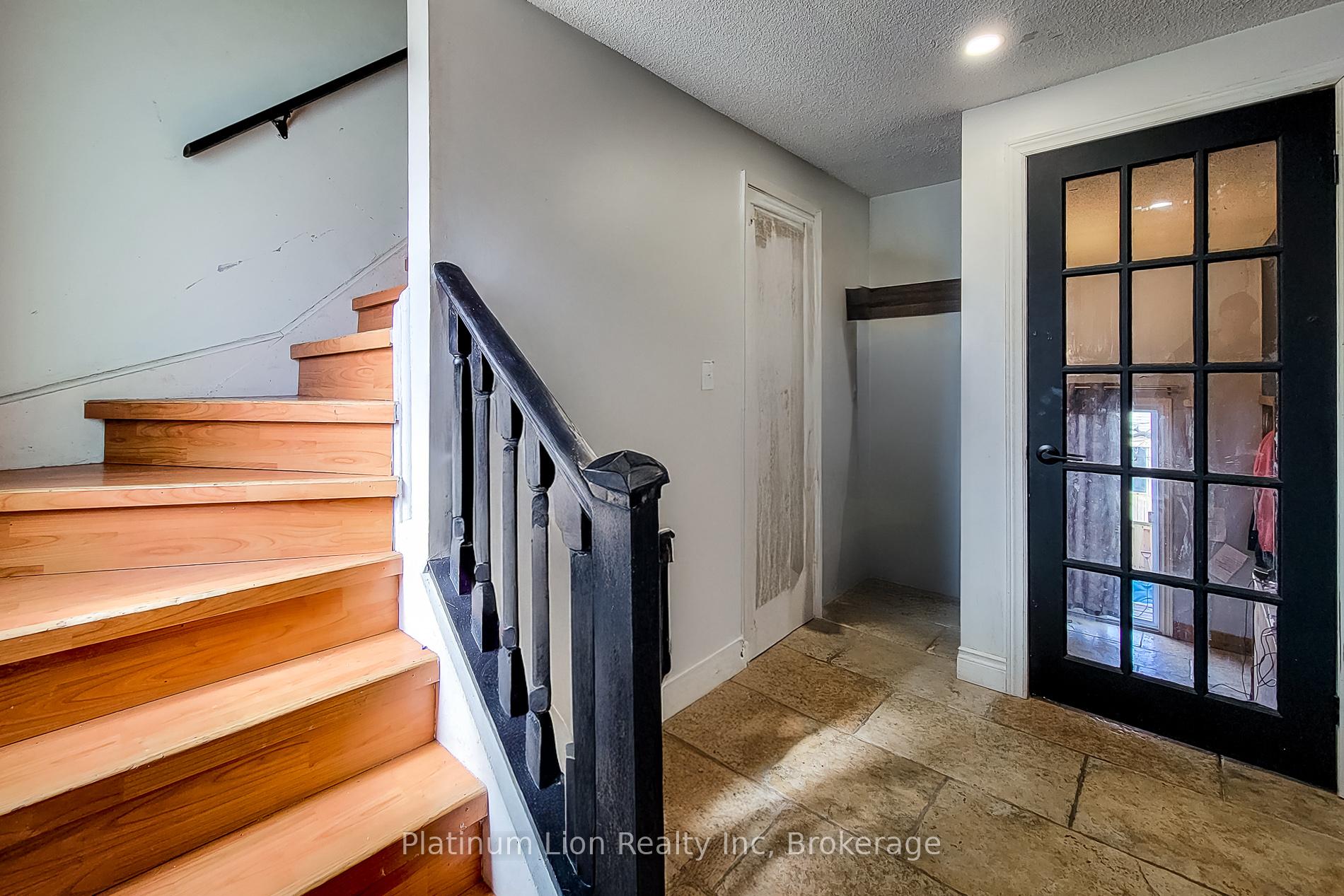 3 Bedrooms Condo at 1255 Upper Gage,  Hamilton For sale