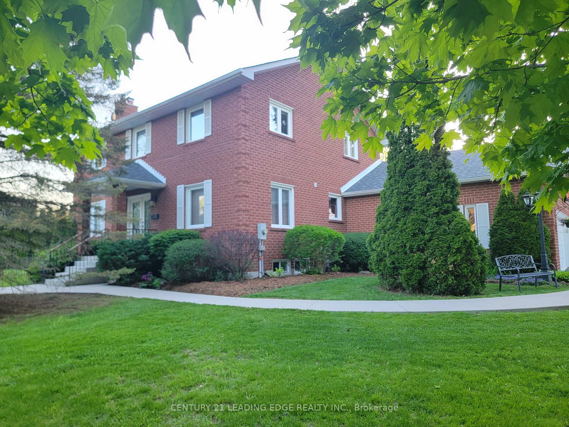 2 Colleen Crescent, Caledon, ON L7C 1E8