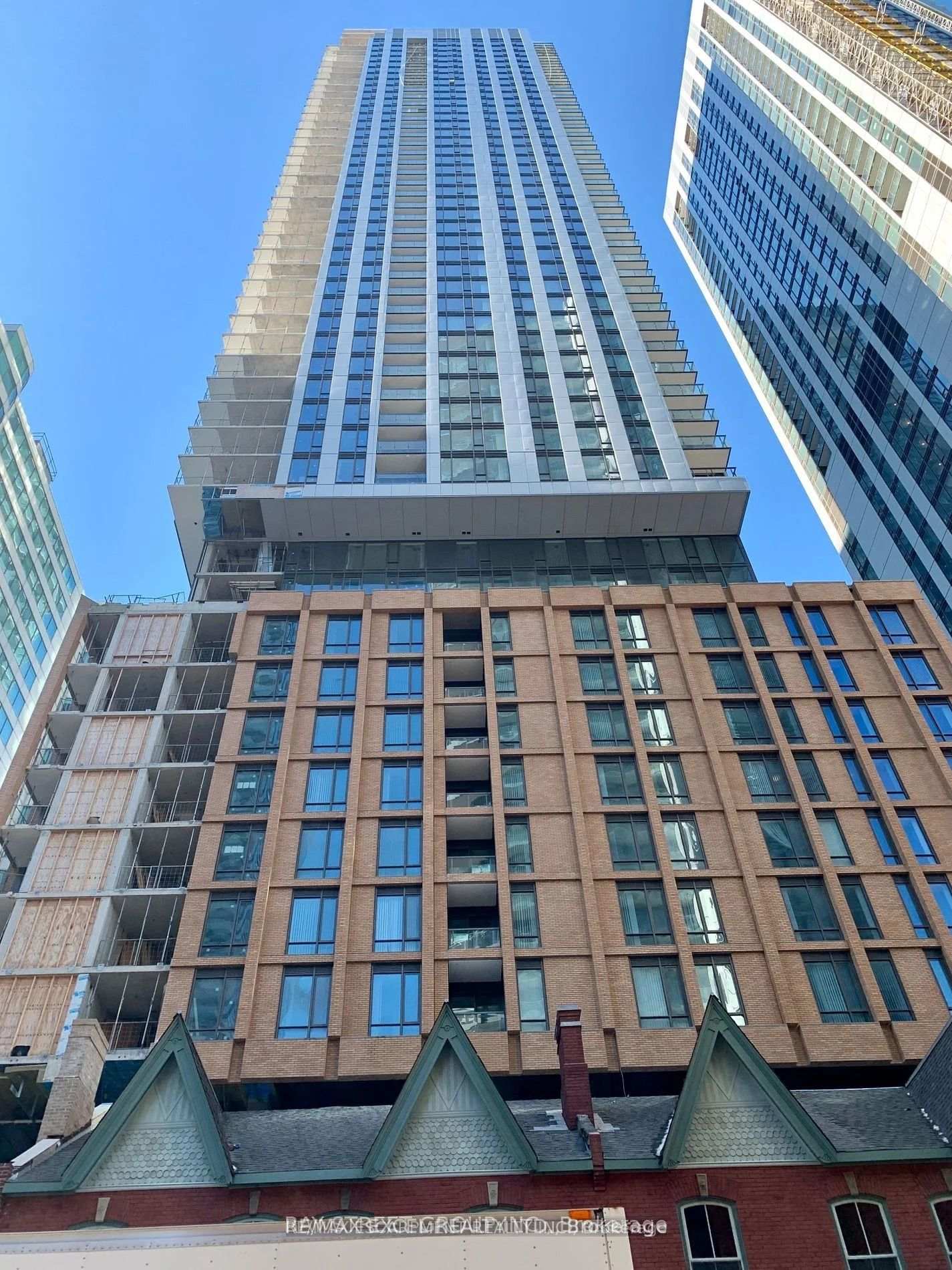 2 Bedrooms Condo at 8 Widmer, Toronto For sale