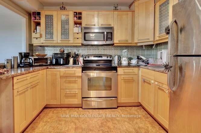3 Bedrooms Condo at 49 Queen, Mississauga For sale