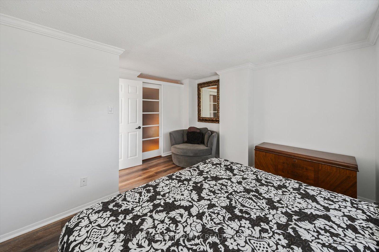 4 Bedrooms Condo at 1825 Hyde Mill, Mississauga For sale