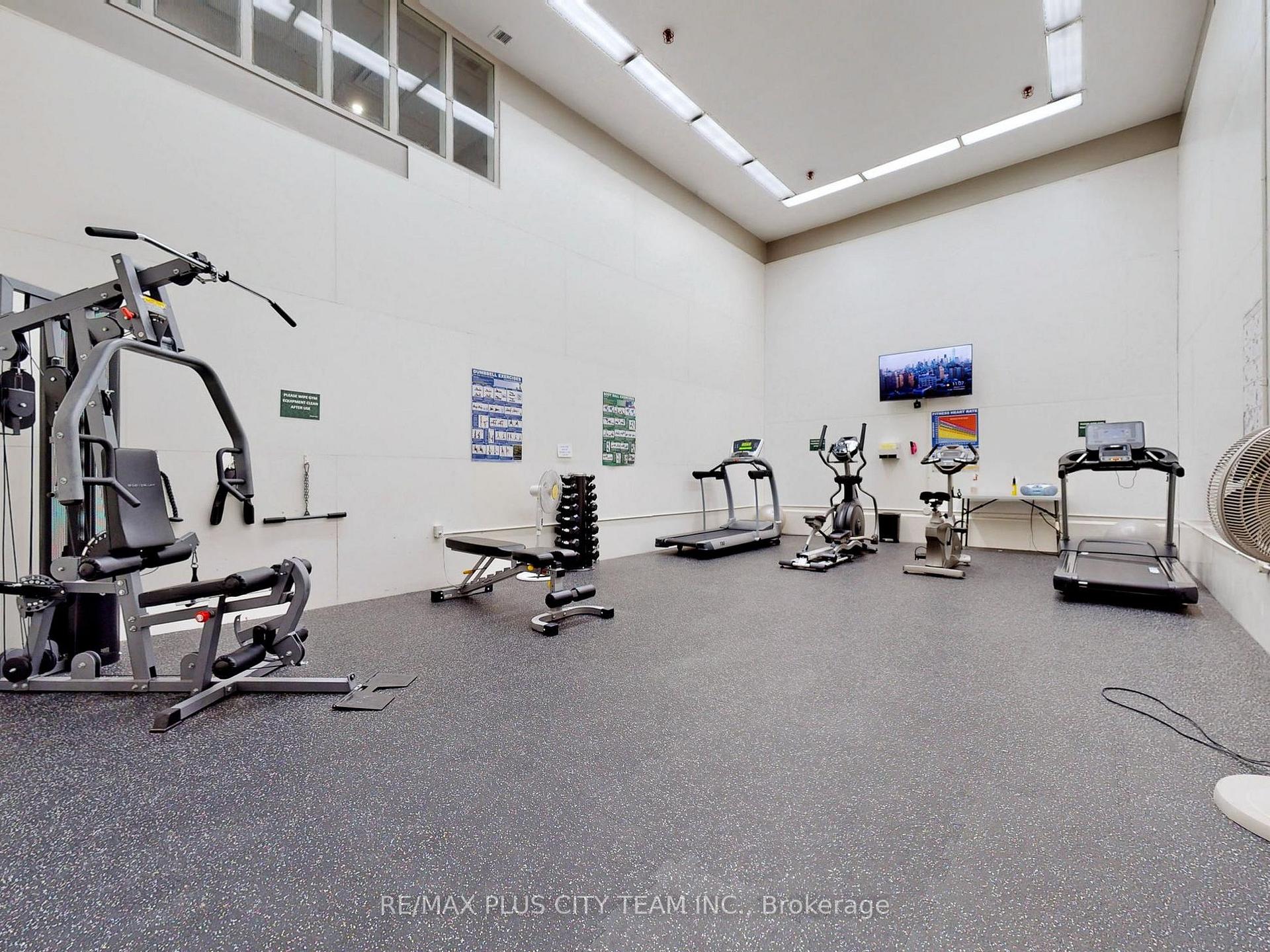 3 Bedrooms Condo at 6500 Montevideo,  Mississauga For sale