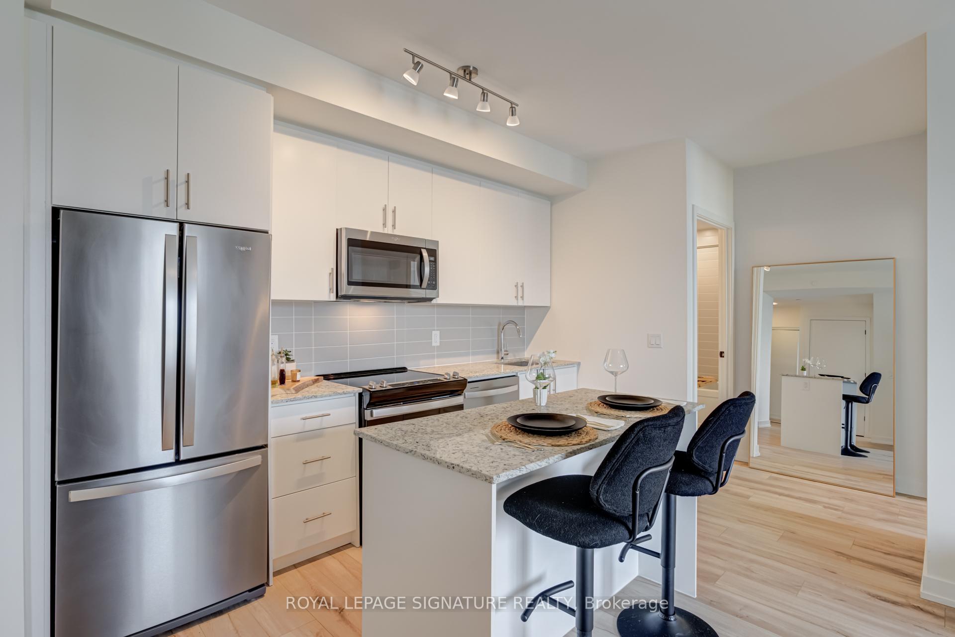 2 Bedrooms Condo at 335 Wheat Boom, Oakville For sale