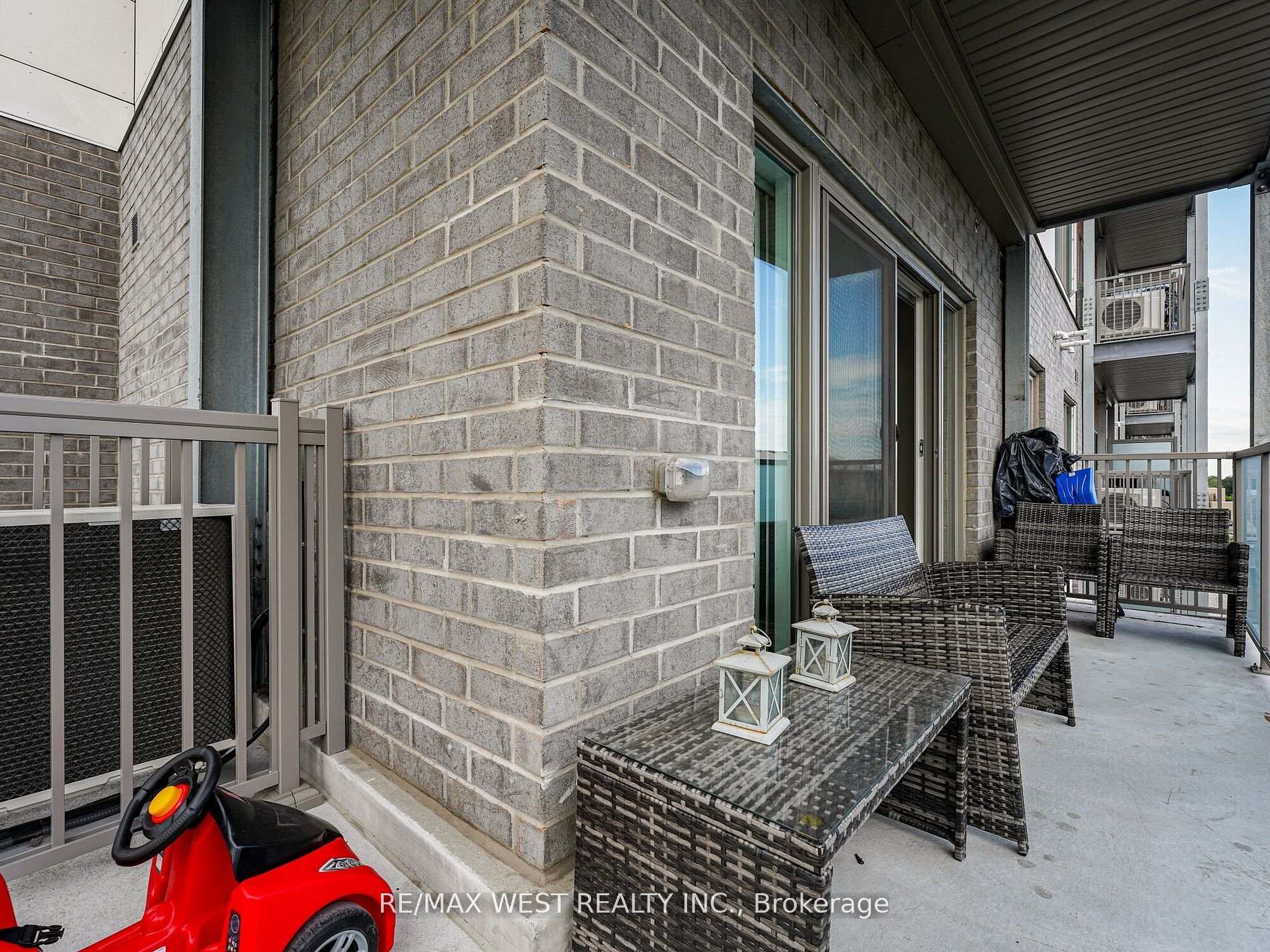 2 Bedrooms Condo at 5131 Sheppard, Toronto For sale