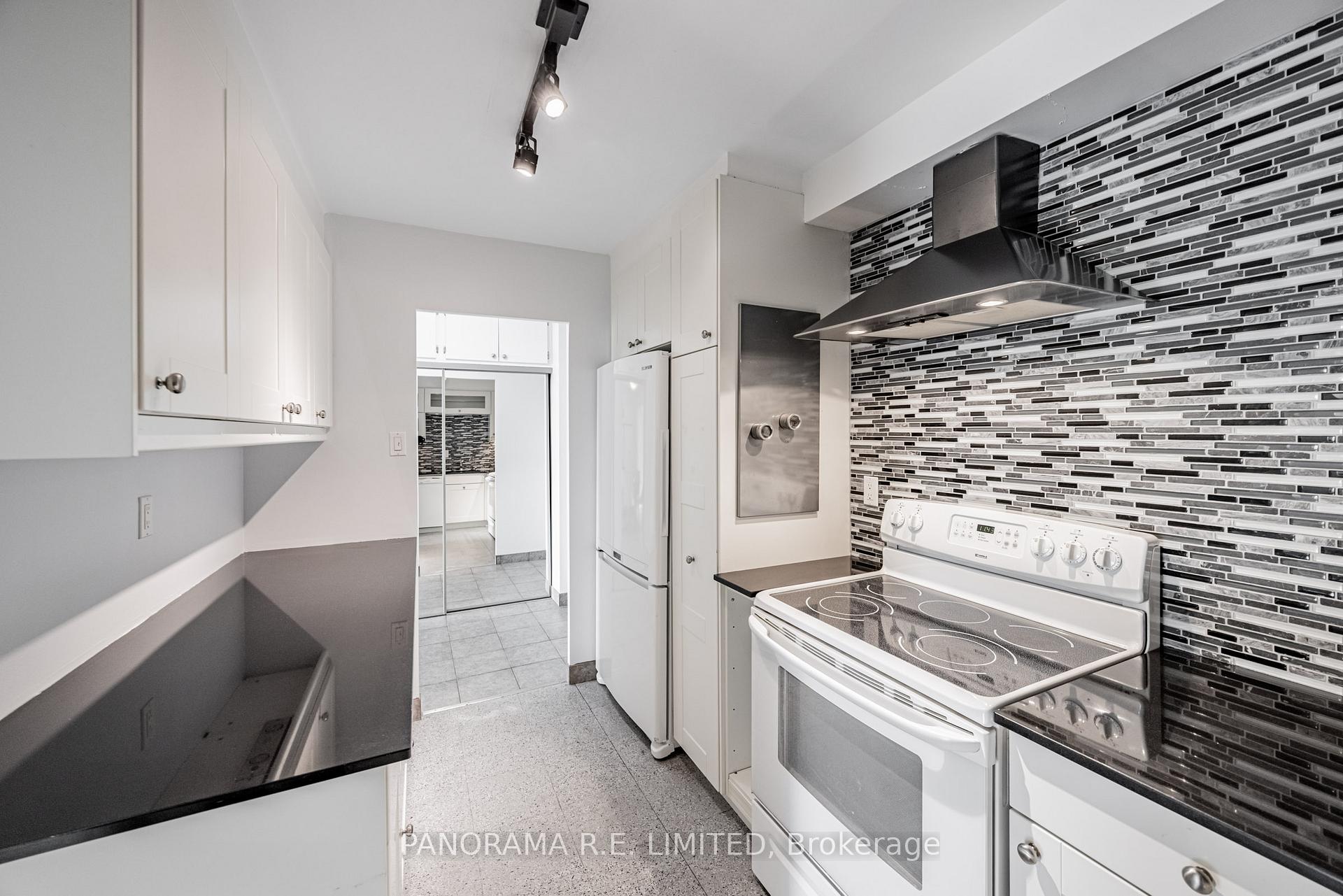 4 Bedrooms Condo at 15 La Rose, Toronto For sale