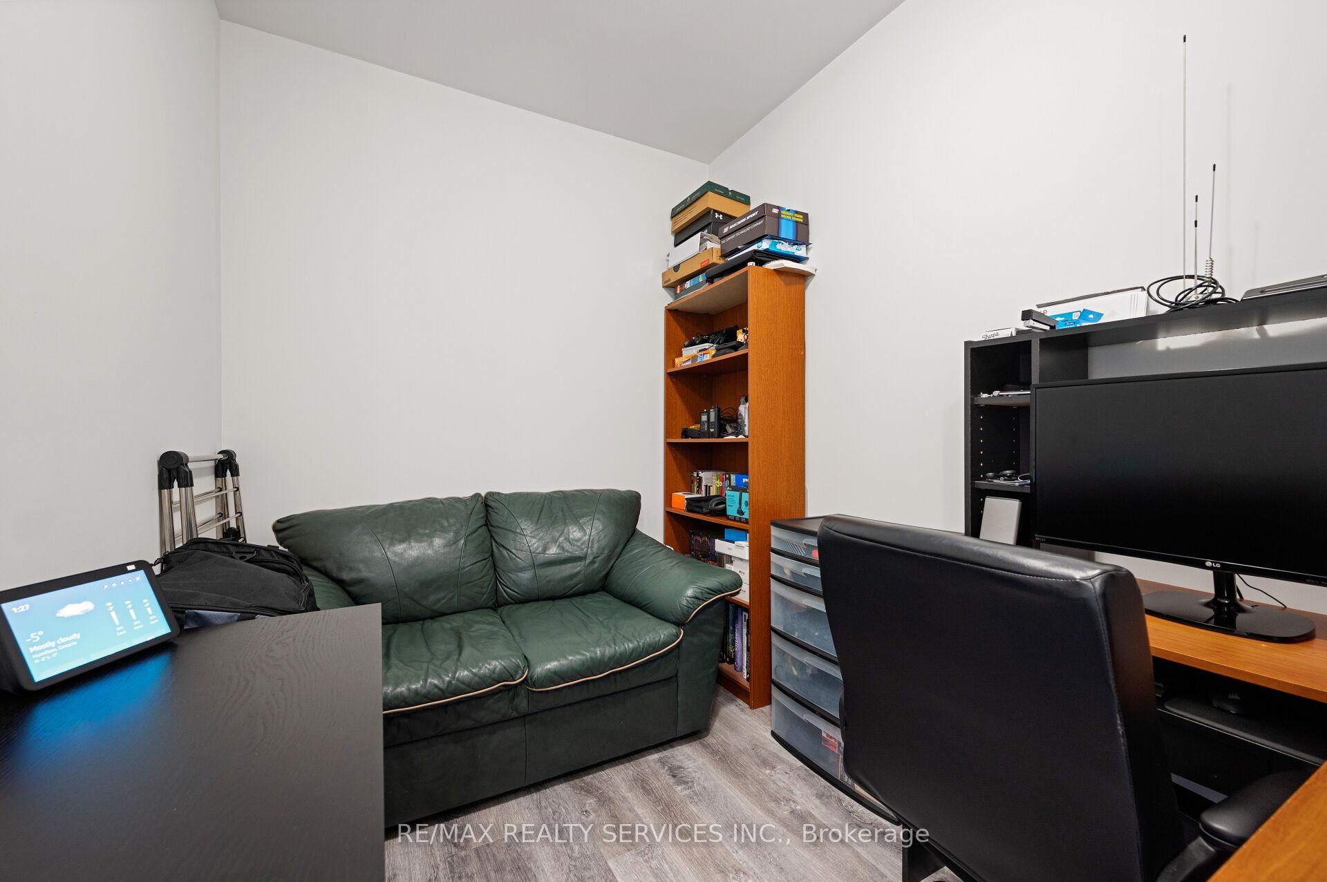2 Bedrooms Condo at 1 Redfern, Hamilton For sale
