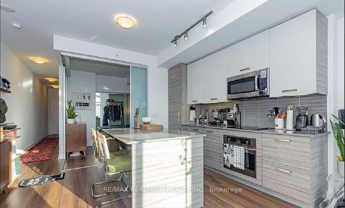 2 Bedrooms Condo at 210 Simcoe, Toronto For sale
