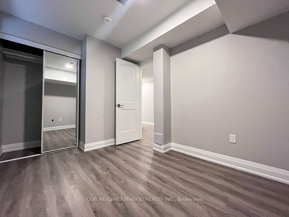https://trreb-image.ampre.ca/jR1OpuD-MmoDGOwP75y6HUSUkikht_EY6uh6nC2yo-Y/rs:fit:960:960/wm:.5:so:0:50:.4/wmsh:10/wmt:PHNwYW4gZm9yZWdyb3VuZD0nd2hpdGUnIGZvbnQ9JzY4Jz5PVVIgTkVJR0hCT1VSSE9PRCBSRUFMVFkgSU5DLiwgQnJva2VyYWdlPC9zcGFuPg/L3RycmViL2xpc3RpbmdzLzQwLzc4LzQ5LzY1L3AvYzY3NmM0YWQtNmU0Yy00NjJmLWIyOGMtOWIyYWVhYjljM2VlLmpwZw.jpg