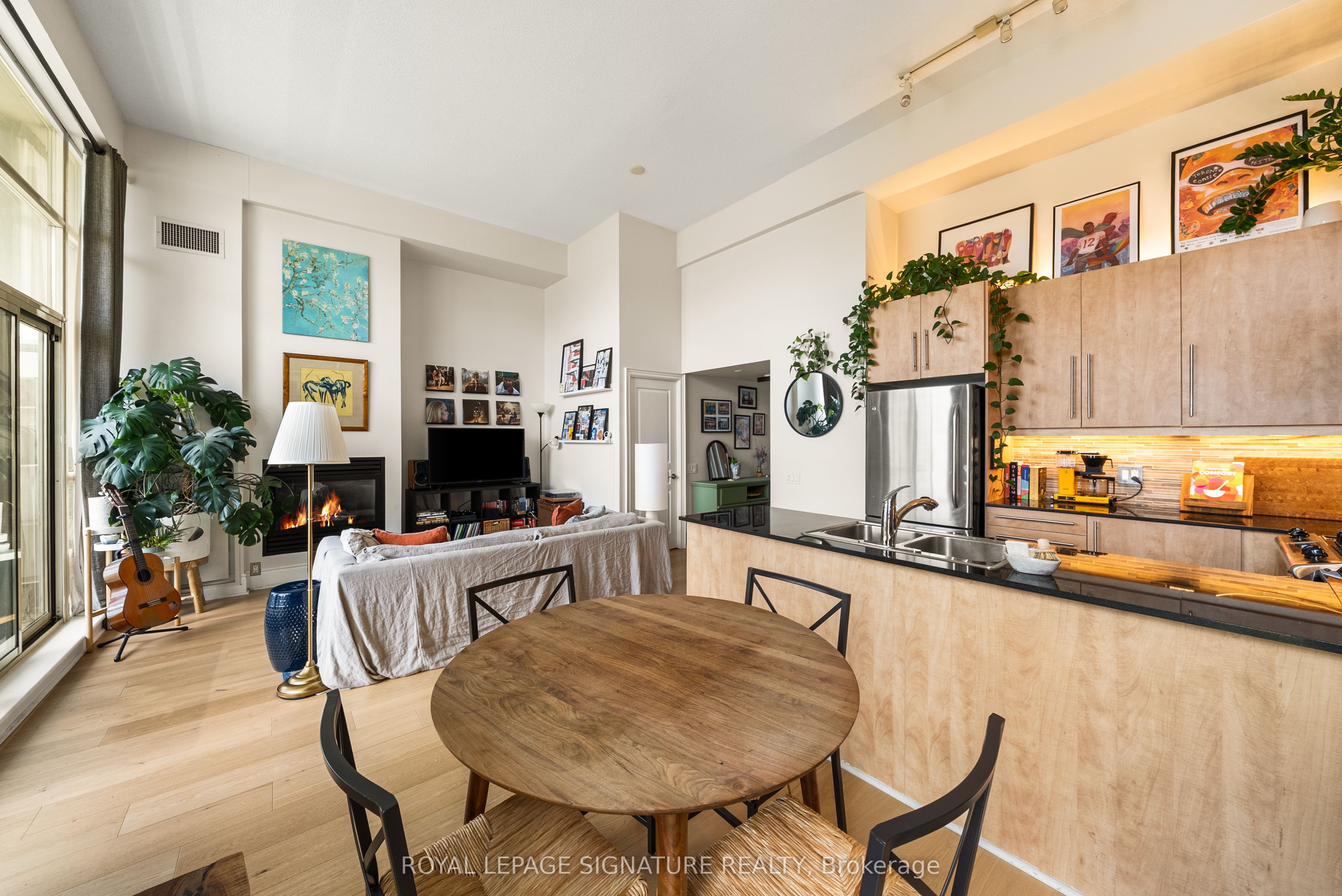 437 Roncesvalles Avenue, #423