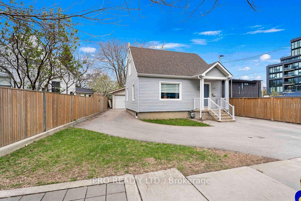 790 The Queensway