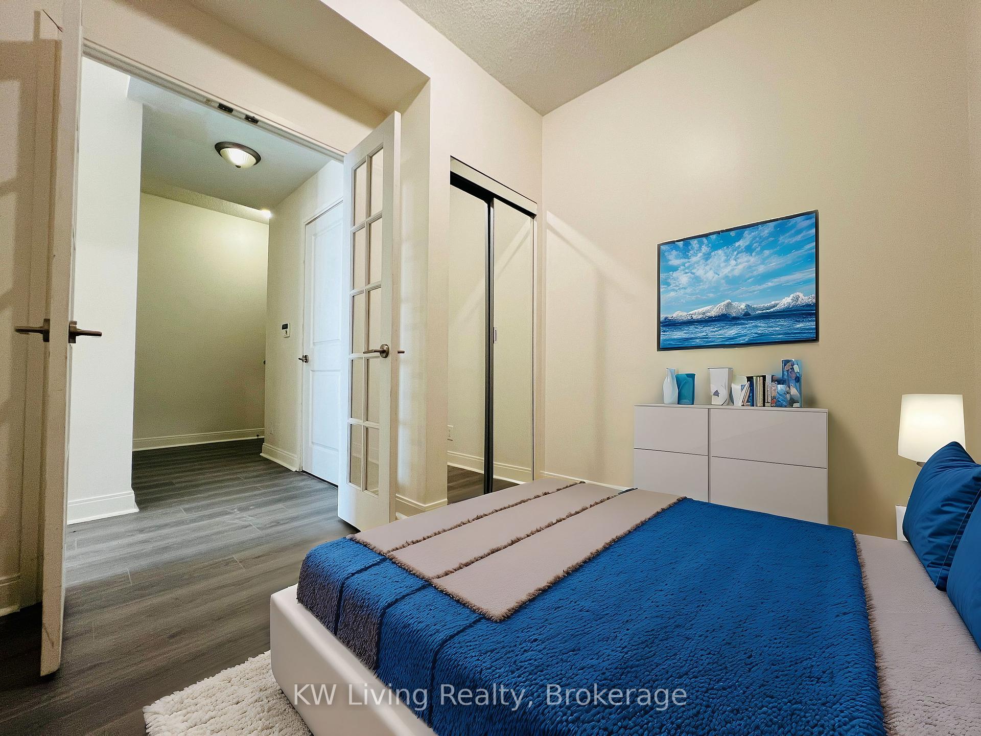 2 Bedrooms Condo at 80 Absolute,  Mississauga For sale