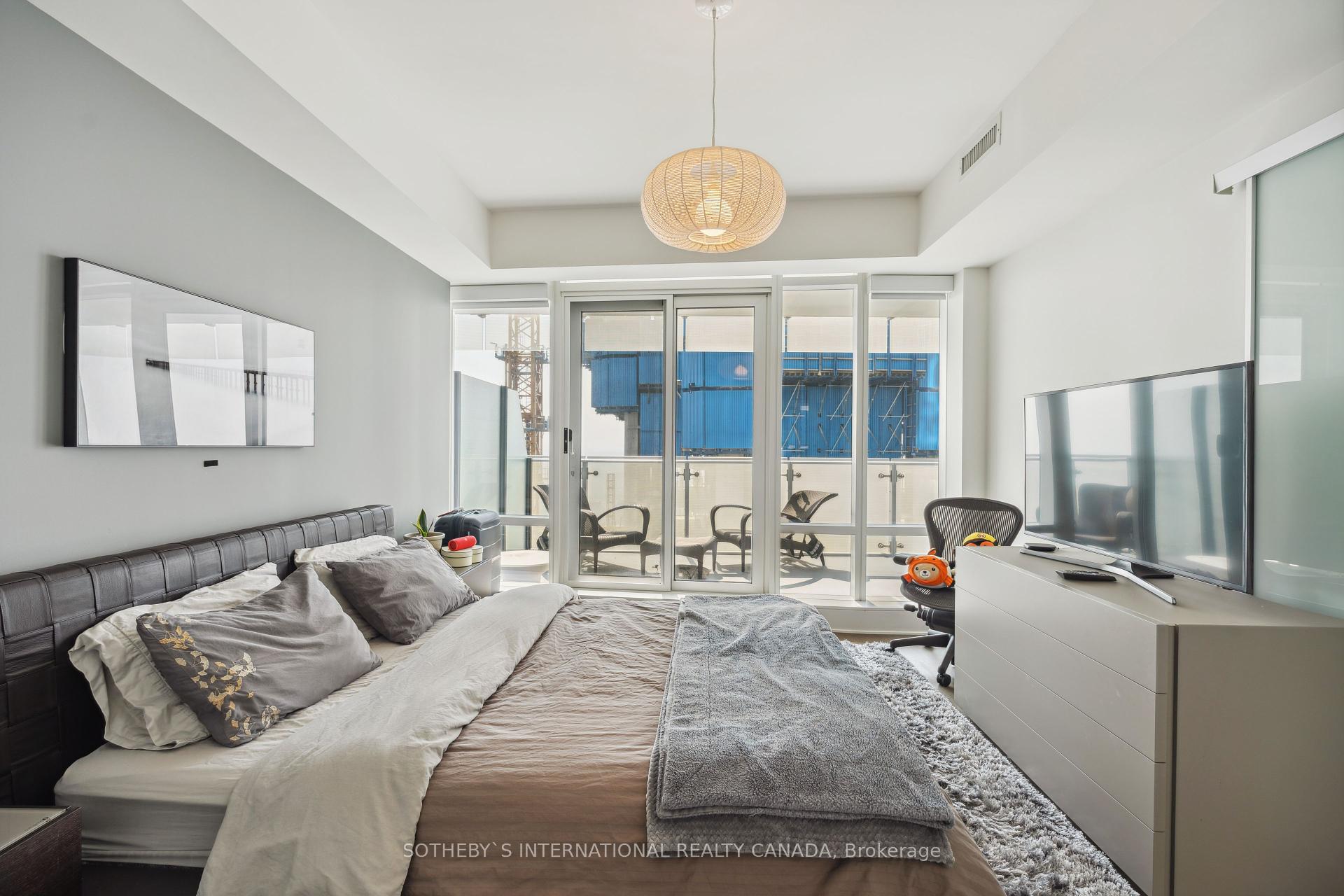 3 Bedrooms Condo at 1 Bloor,  Toronto For sale