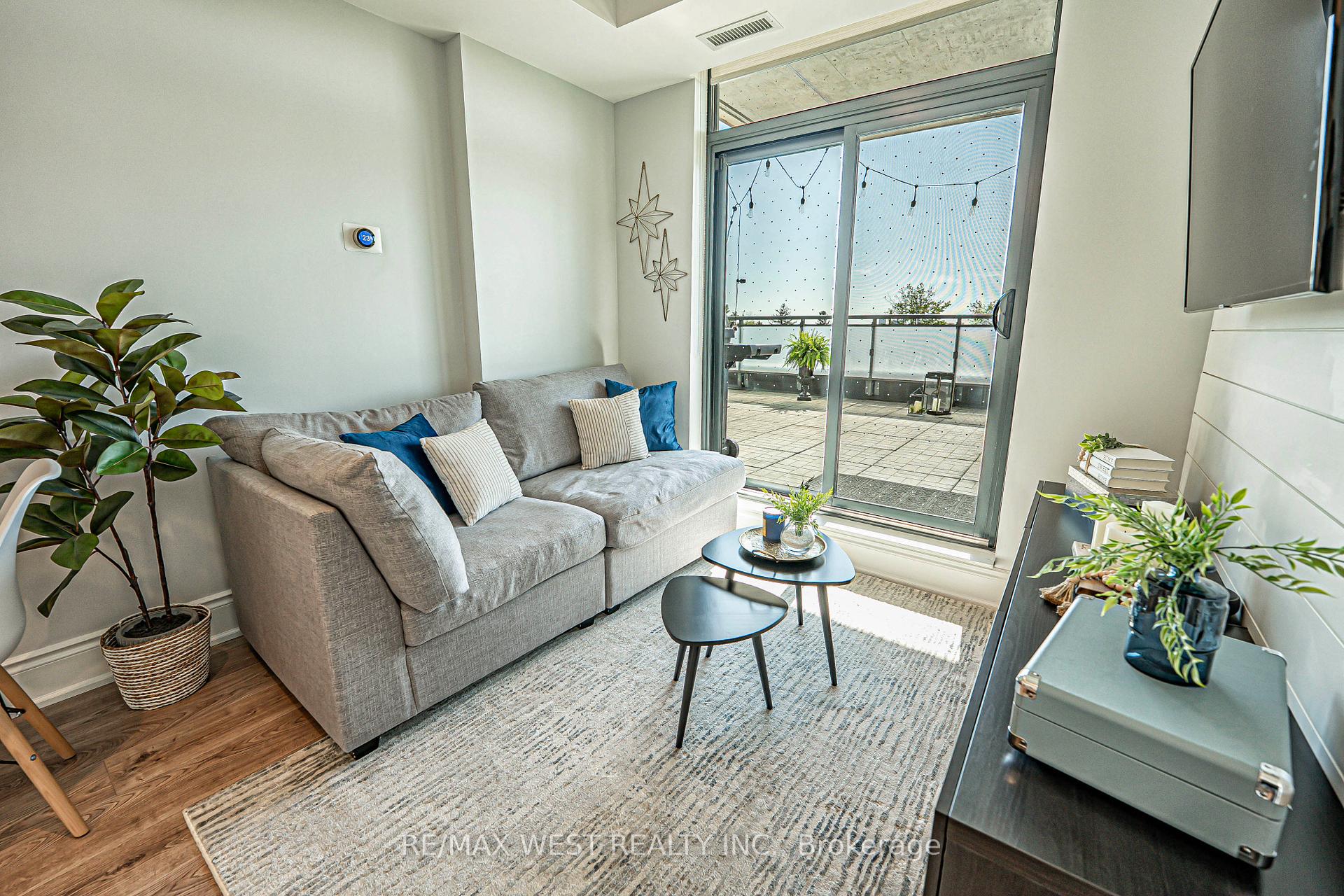 2 Bedrooms Condo at 2522 Keele, Toronto For sale