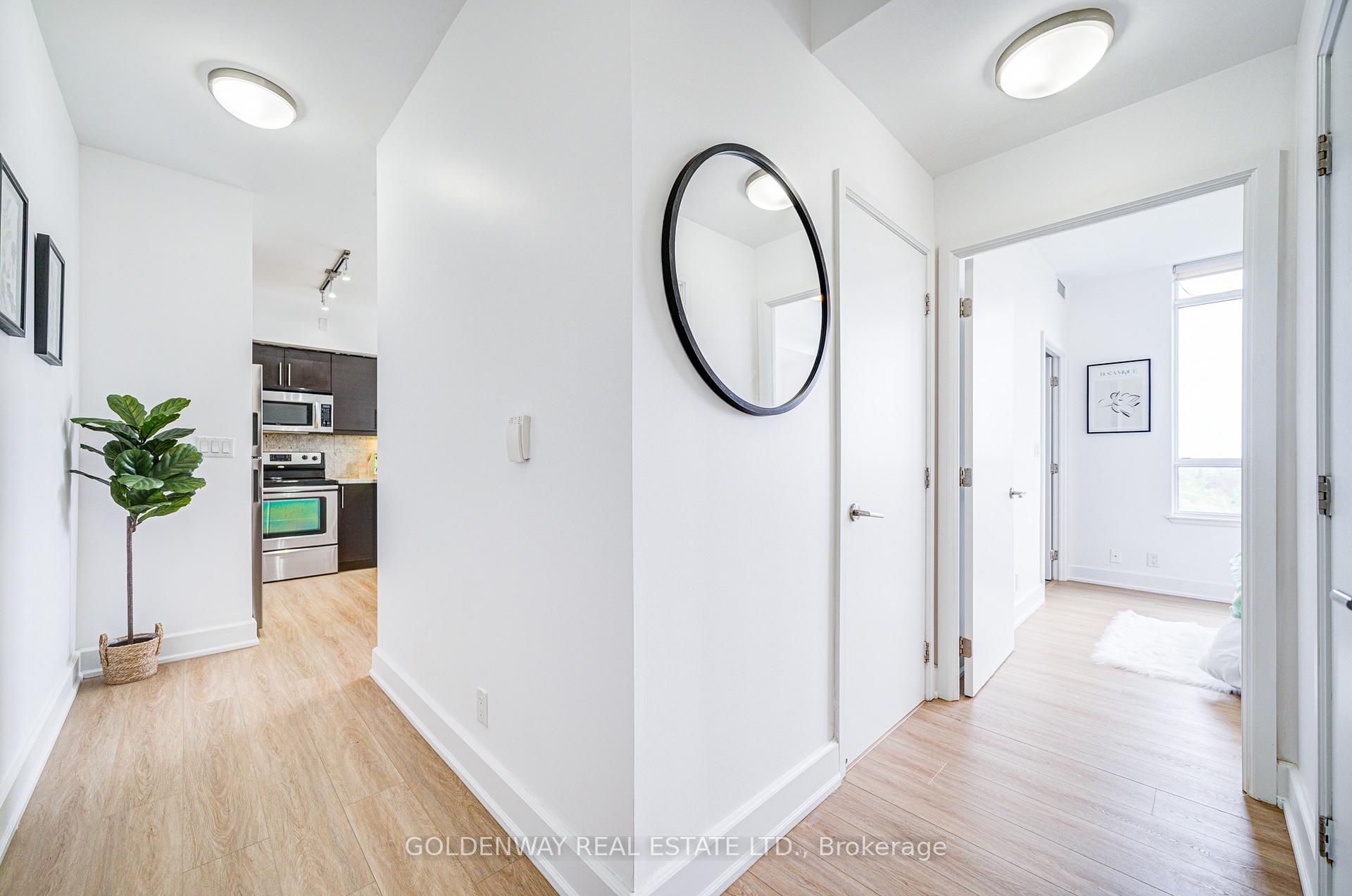 2 Bedrooms Condo at 676 Sheppard, Toronto For sale