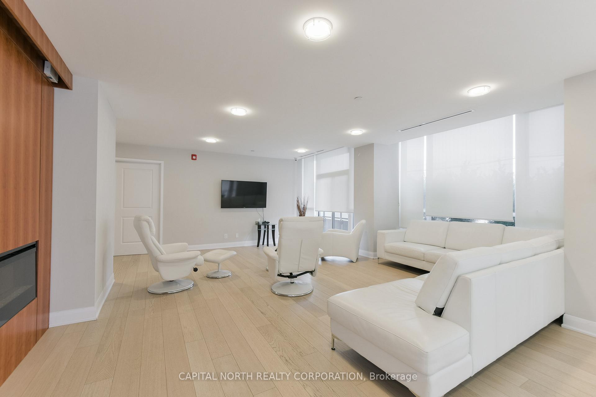 2 Bedrooms Condo at 4700 Highway 7, Vaughan For sale