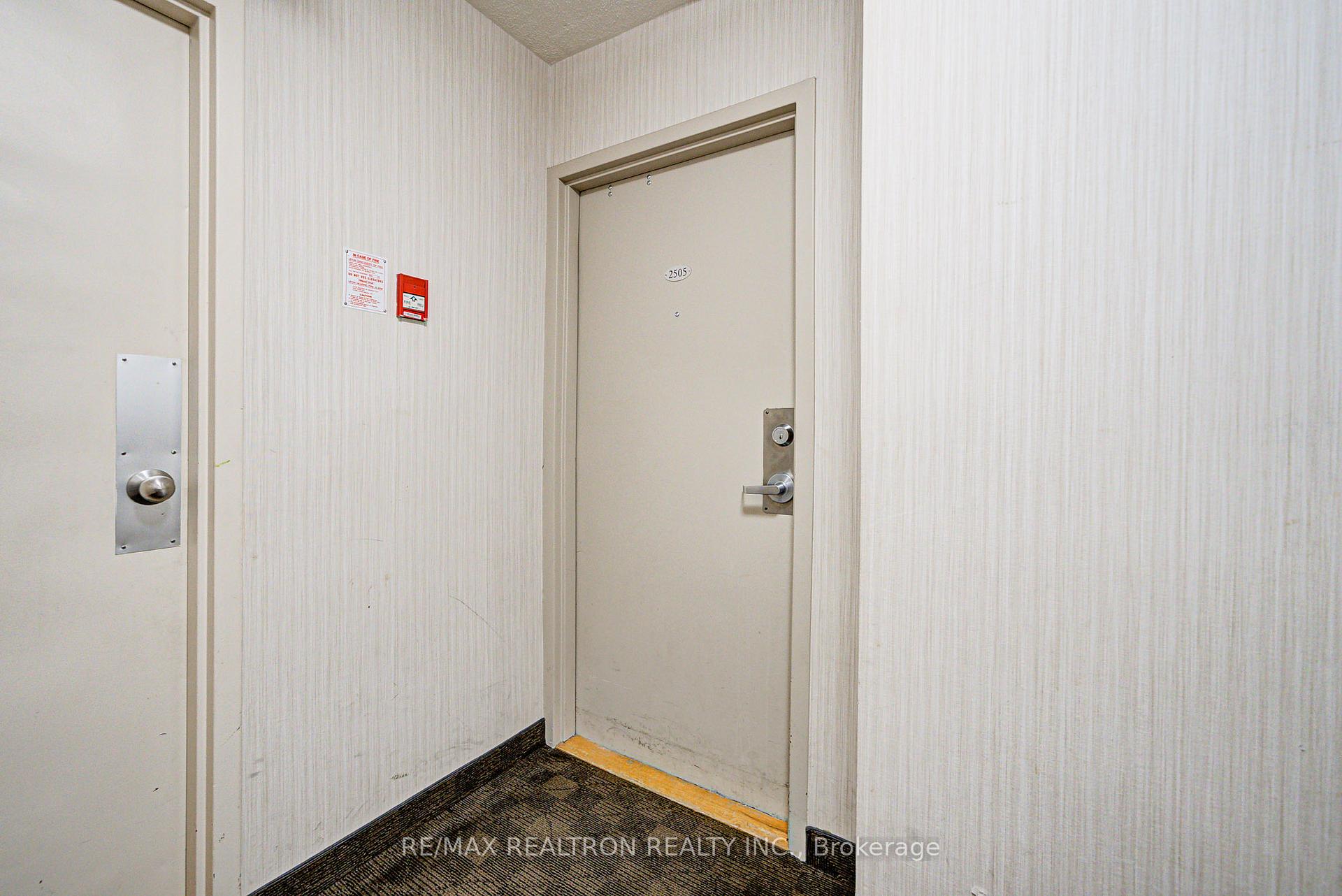 2 Bedrooms Condo at 5 Massey, Toronto For sale