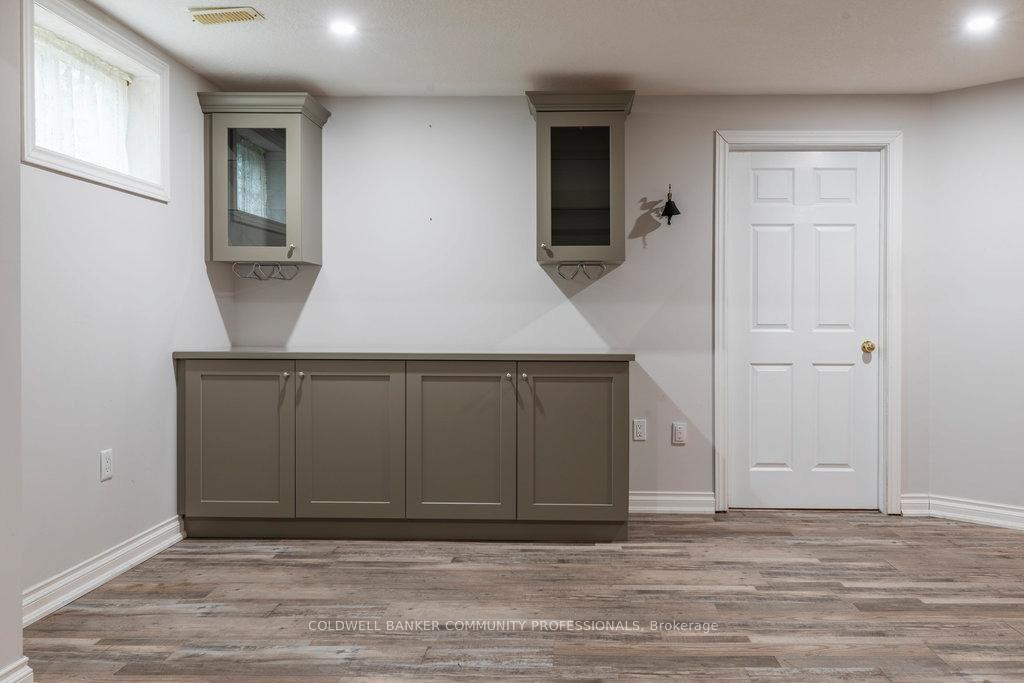 2 Bedrooms Condo at 130 Southbrook, Hamilton For sale