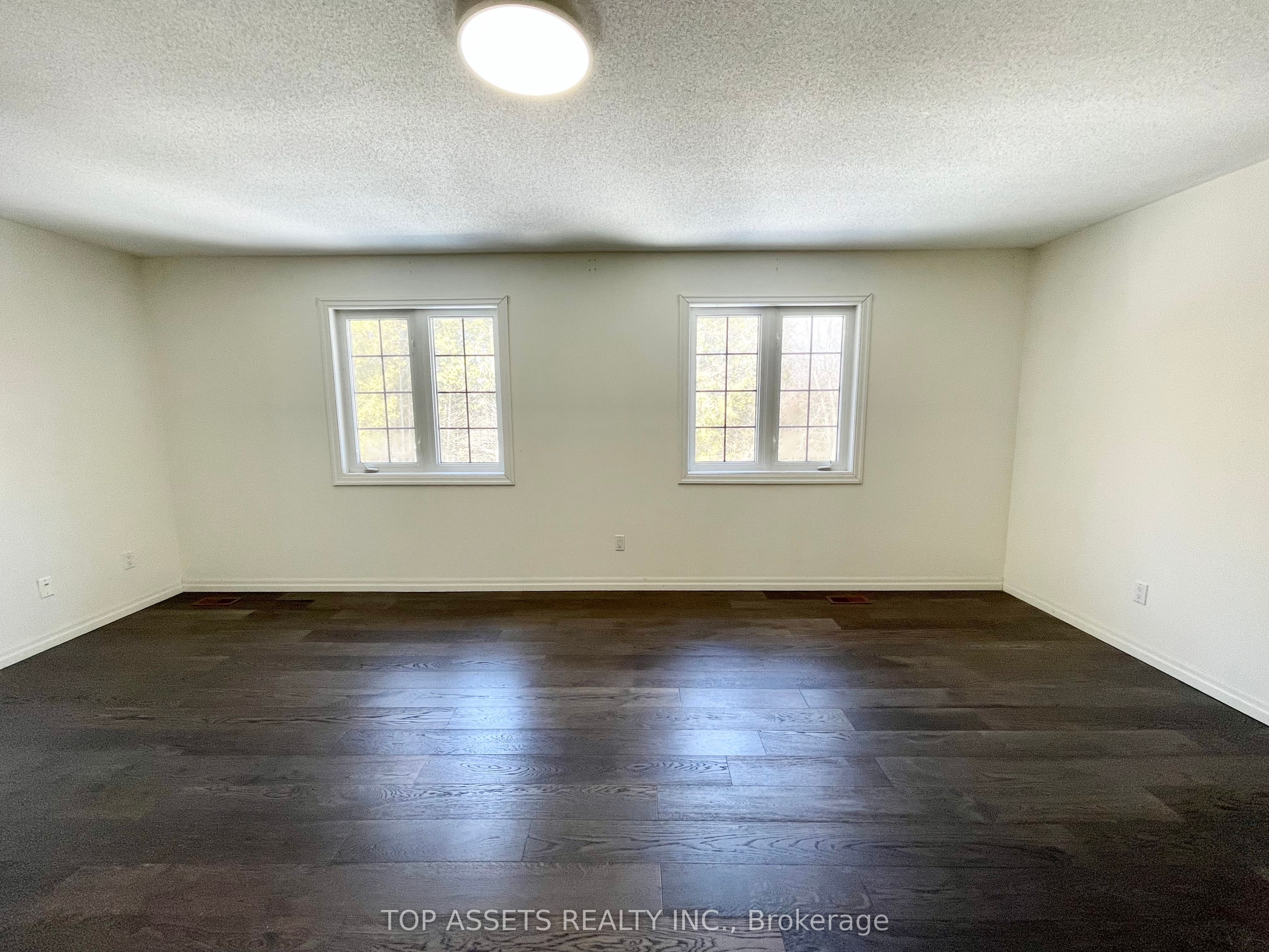 32 Headwater Crescent