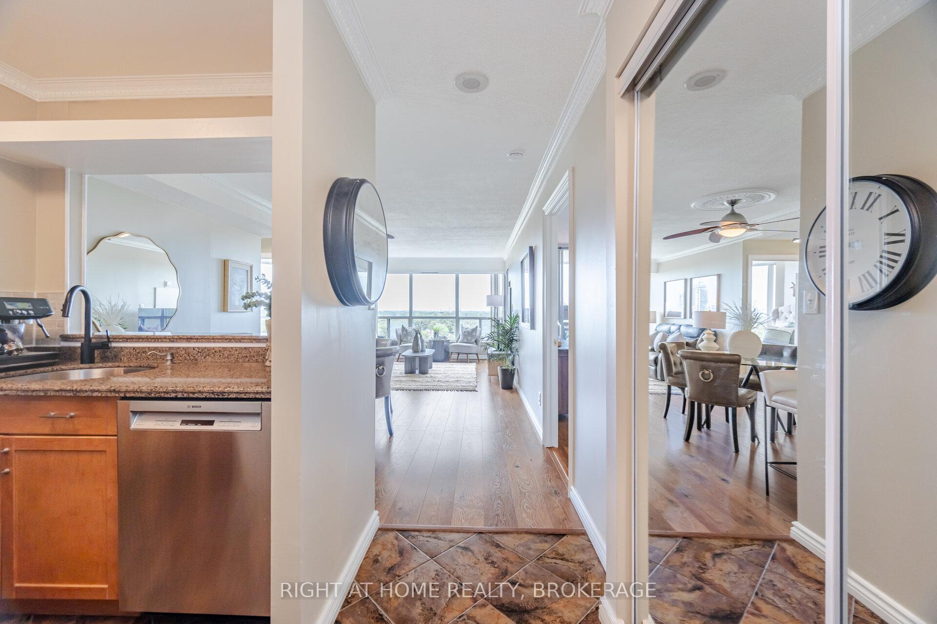 3 Bedrooms Condo at 1276 Maple Crossing, Burlington For sale