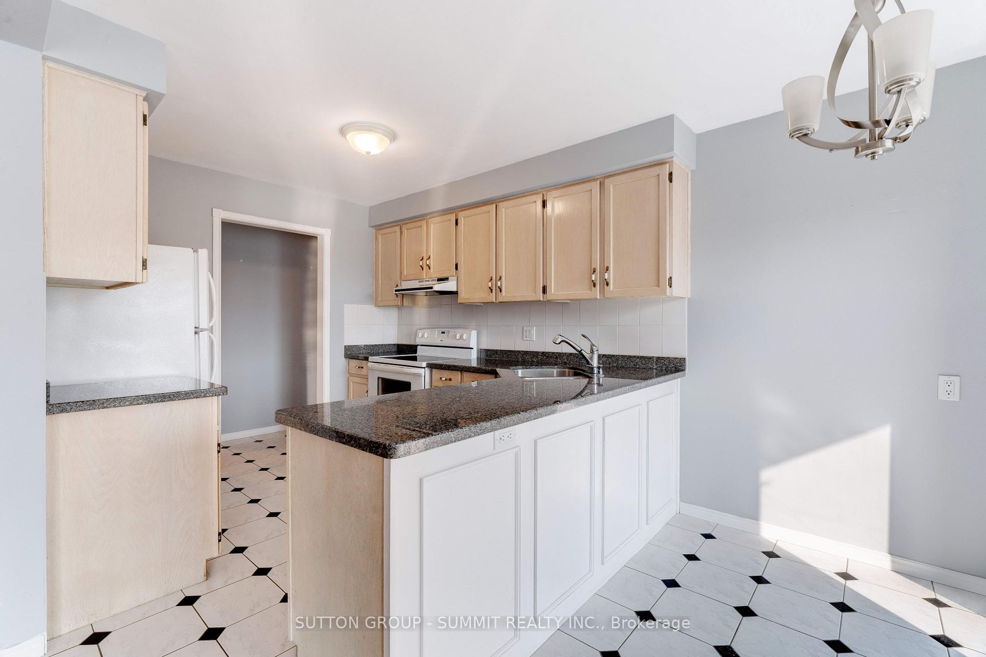 2 Bedrooms Condo at 3050 Pinemeadow, Burlington For sale