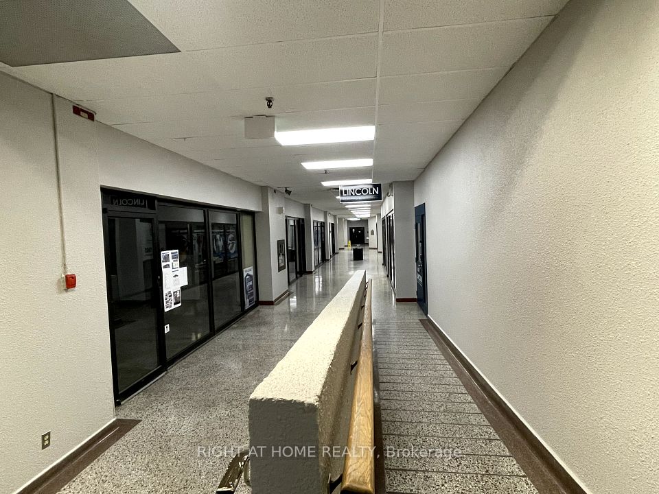 https://trreb-image.ampre.ca/jSCw6hAto_bpRhSHvguDo-au_8hqOD_Erhx09FfHy3o/rs:fit:960:960/wm:.5:so:0:50:.4/wmsh:10/wmt:PHNwYW4gZm9yZWdyb3VuZD0nd2hpdGUnIGZvbnQ9JzY4Jz5SSUdIVCBBVCBIT01FIFJFQUxUWSwgQnJva2VyYWdlPC9zcGFuPg/cb:20241107181549/L3RycmViL2xpc3RpbmdzLzMzLzE3LzM5LzQ3L3AvODg1NDBlNjctNmJjYS00Y2MxLWJlYWYtYzcwNmQxMTMyMzFiLmpwZw.jpg