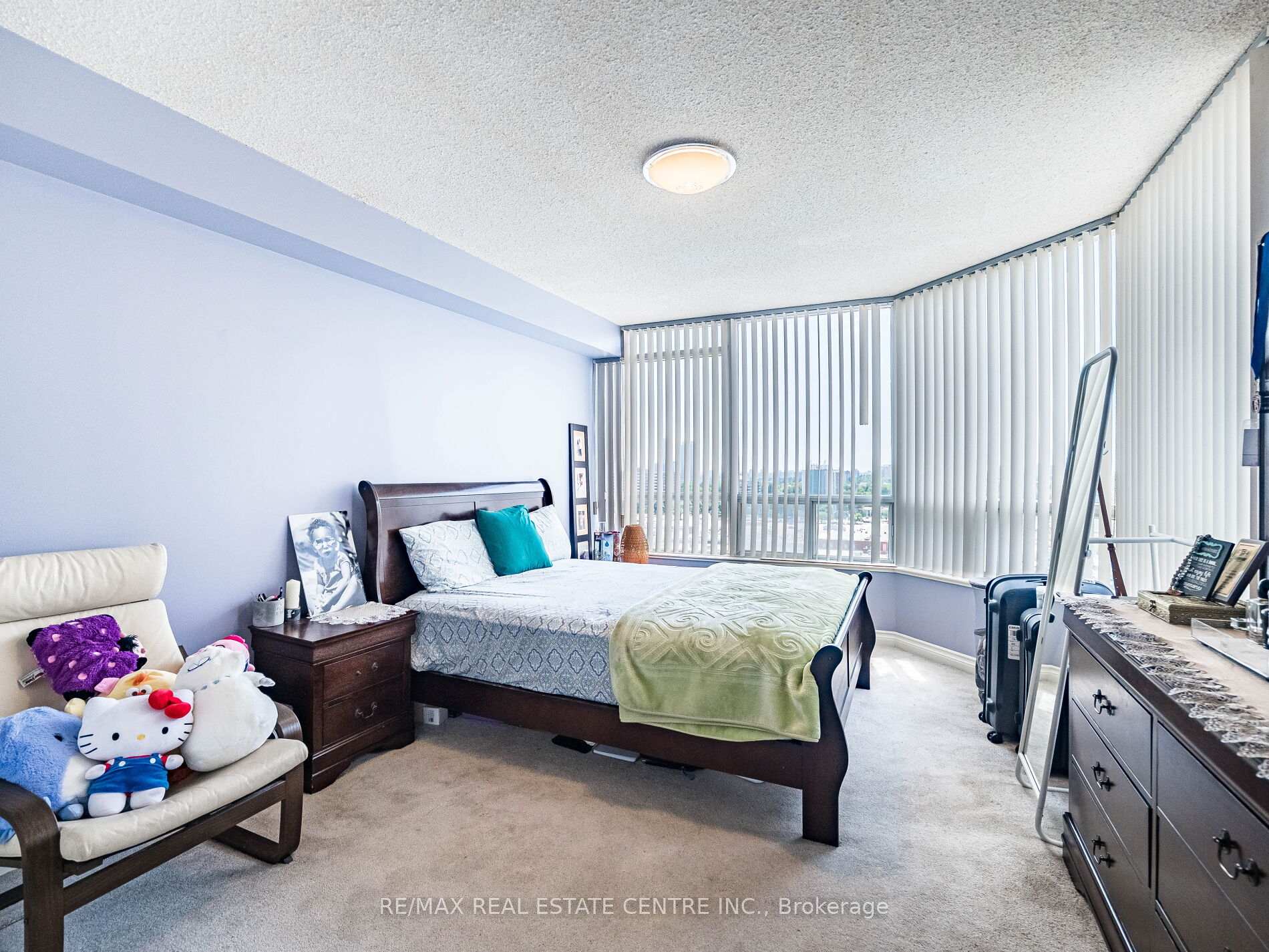 3 Bedrooms Condo at 168 Bonis, Toronto For sale