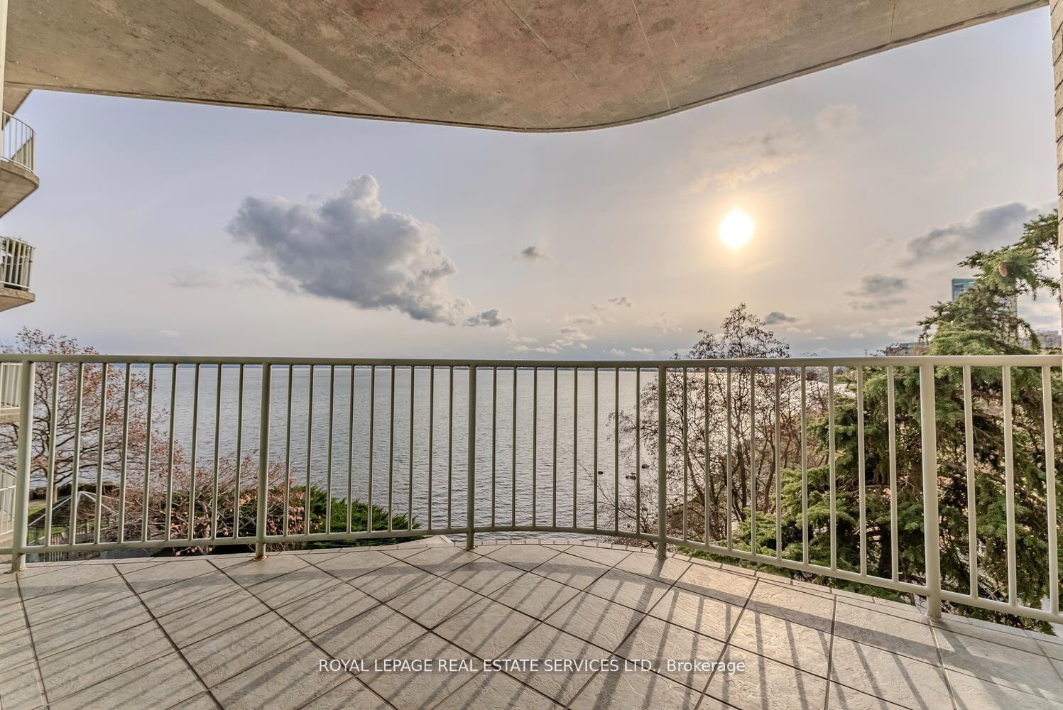 2 Bedrooms Condo at 2190 Lakeshore,  Burlington For sale