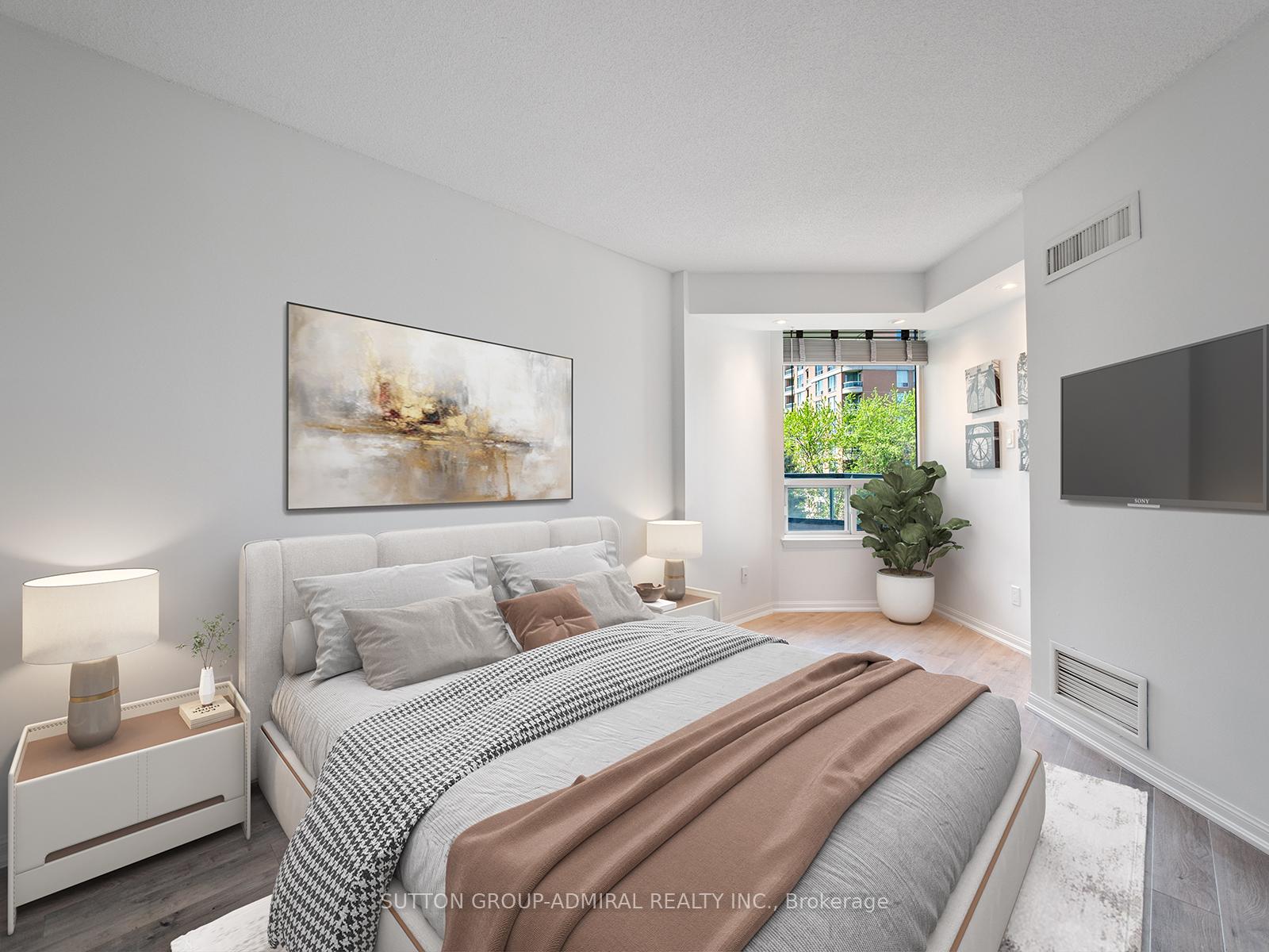 2 Bedrooms Condo at 120 Promenade, Vaughan For sale