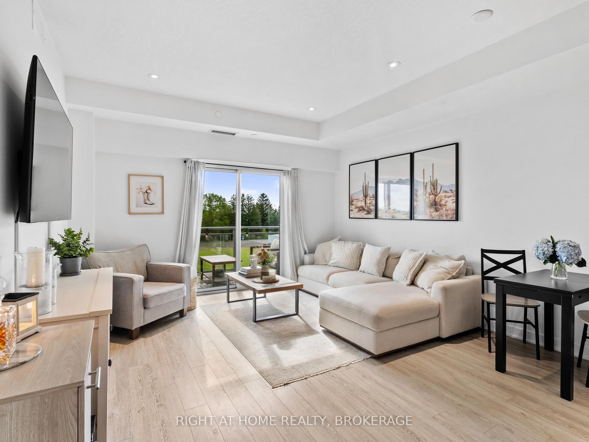2 Bedrooms Condo at 16 Markle, Hamilton For sale