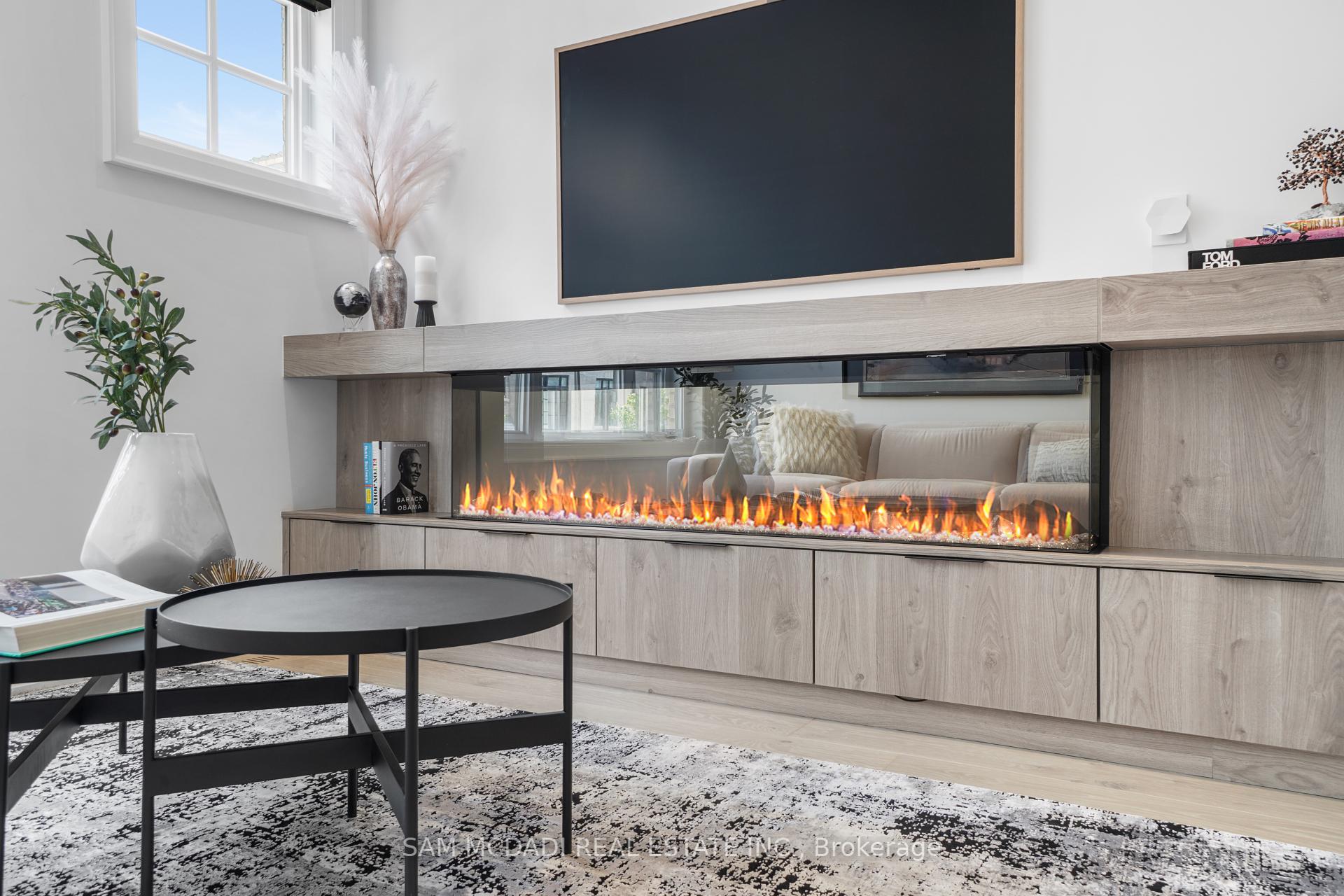 3 Bedrooms Condo at 10 Lunar, Mississauga For sale
