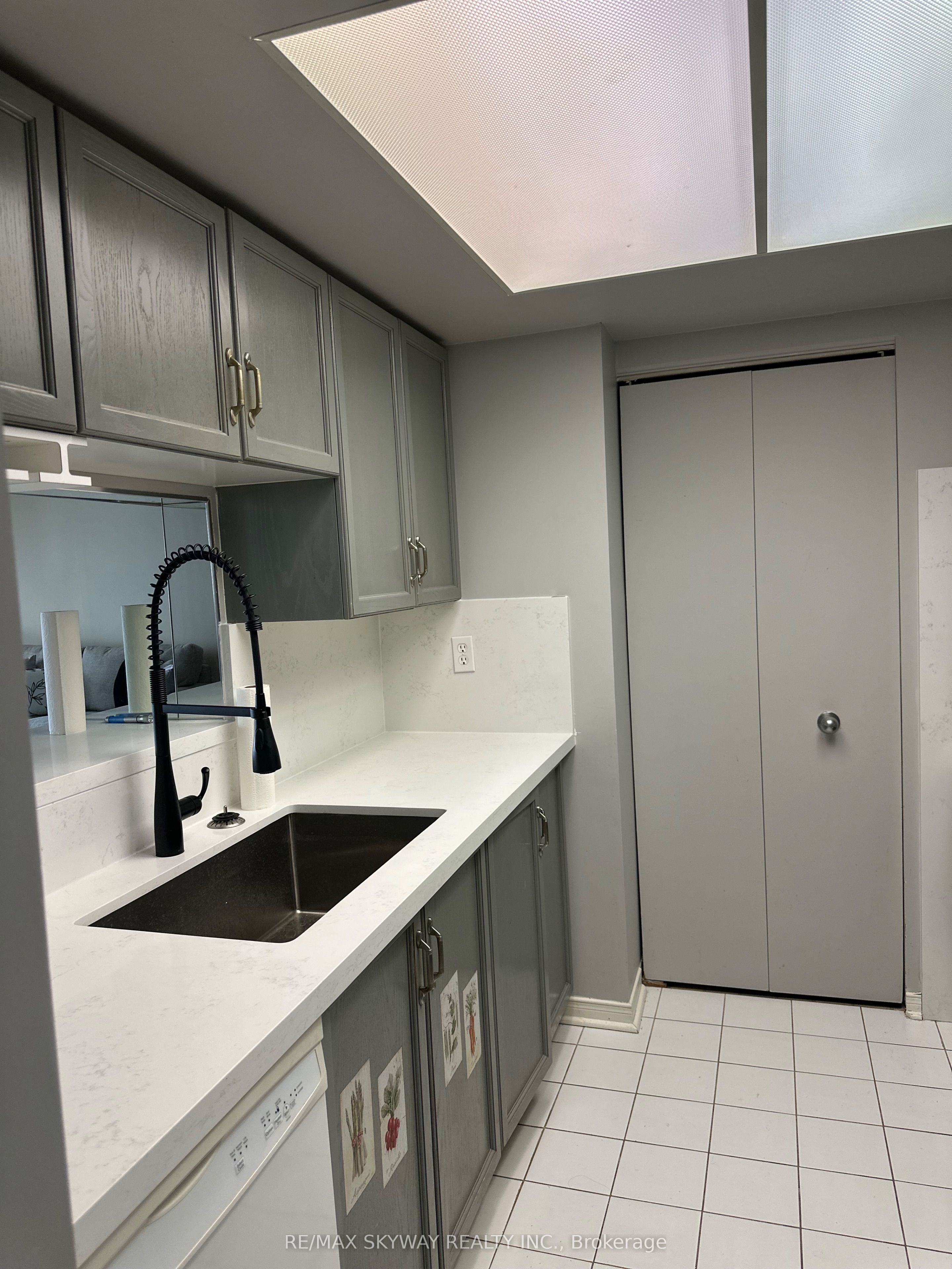 75 King Street E, #1104