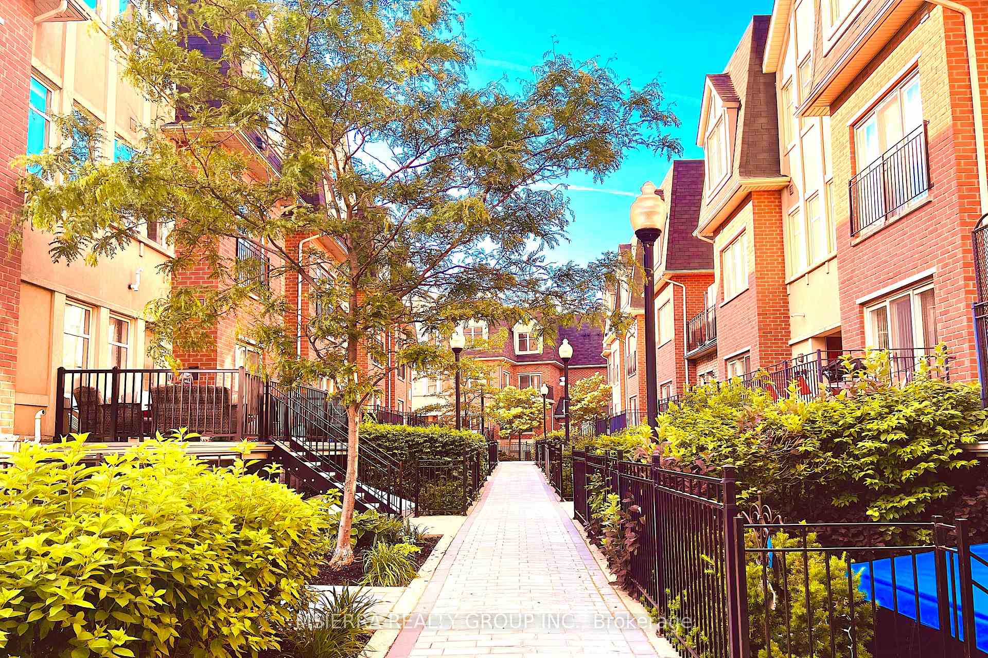 2 Bedrooms Condo at 65 Cranborne, Toronto For sale