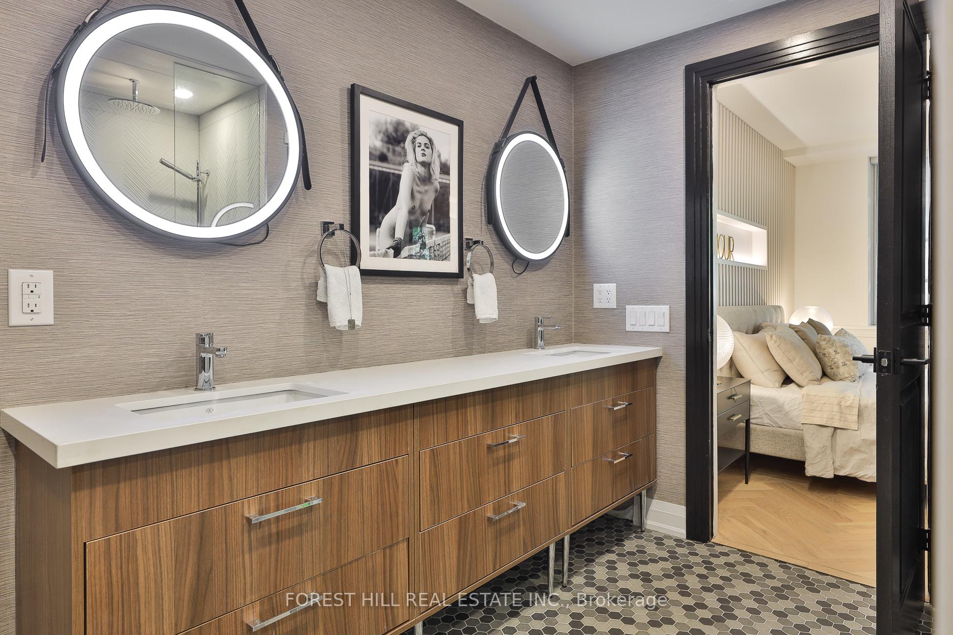 2 Bedrooms Condo at 1 Benvenuto, Toronto For sale