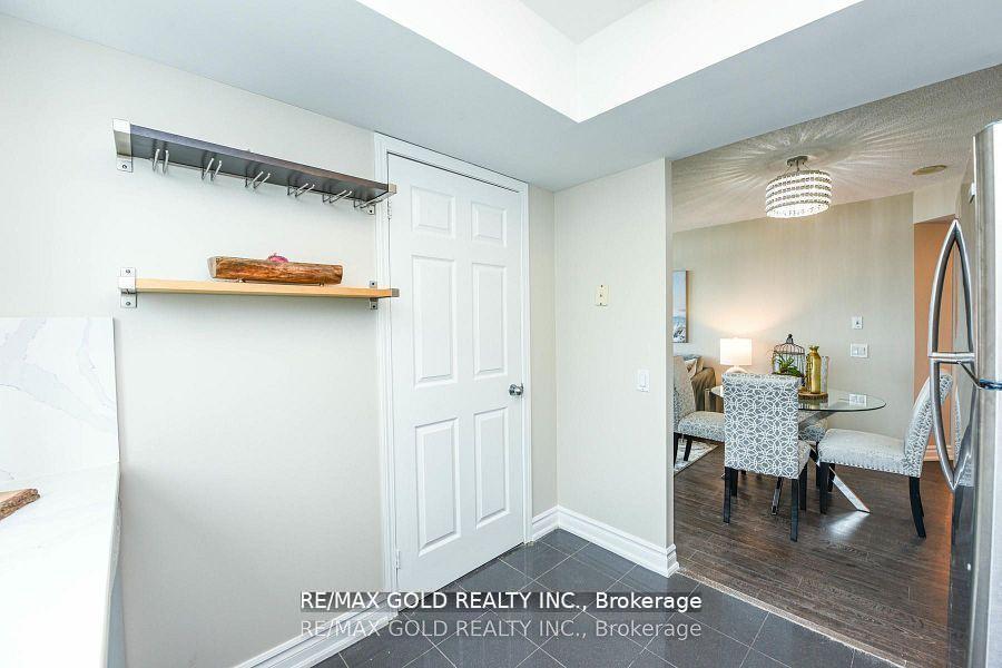 2 Bedrooms Condo at 30 Harrison Garden, Toronto For sale