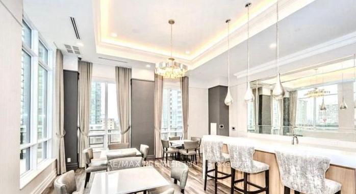 2 Bedrooms Condo at 36 Elm,  Mississauga For sale