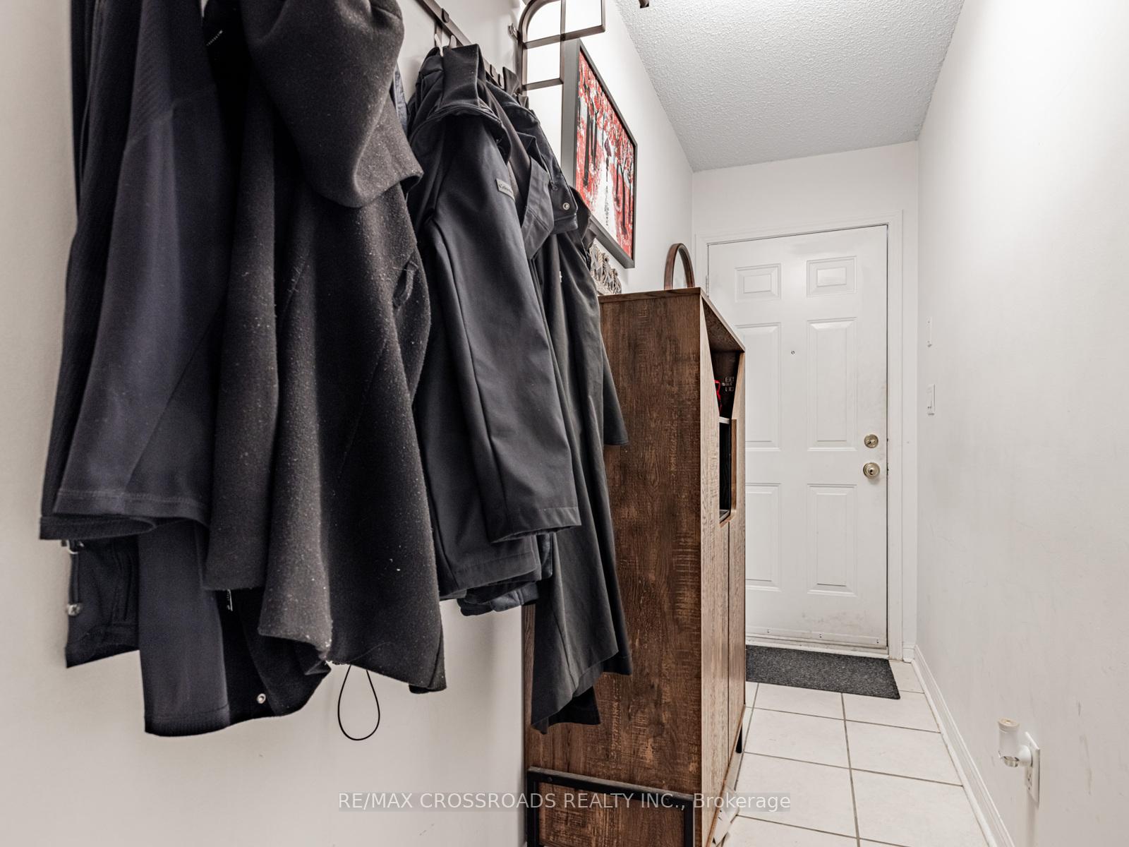 2 Bedrooms Condo at 5 Everson, Toronto For sale
