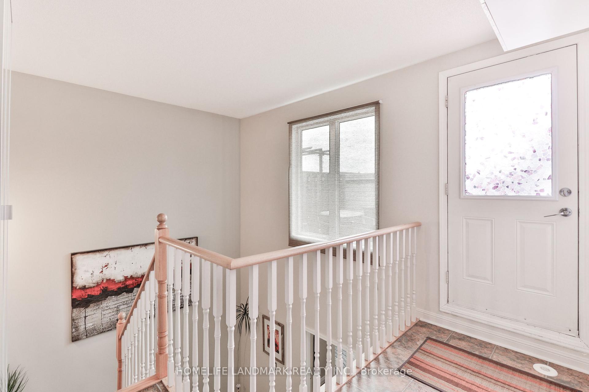 3 Bedrooms Condo at 26 Laidlaw, Toronto For sale