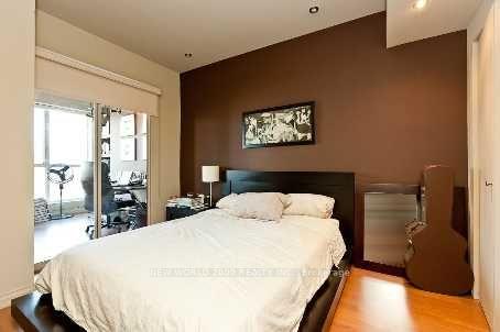 2 Bedrooms Condo at 633 Bay,  Toronto For sale