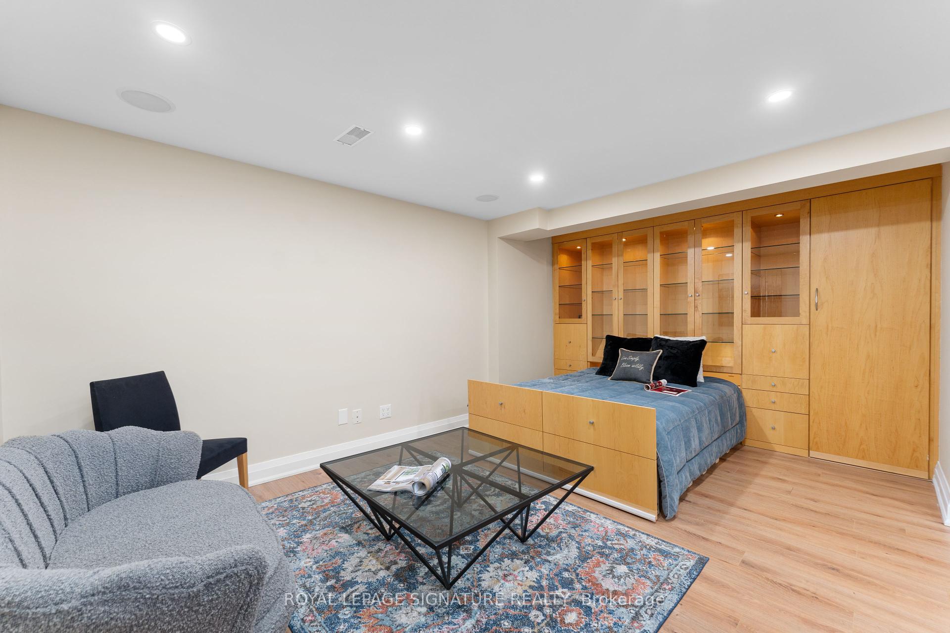 4 Bedrooms Condo at 96 Crimson Mill, Toronto For sale