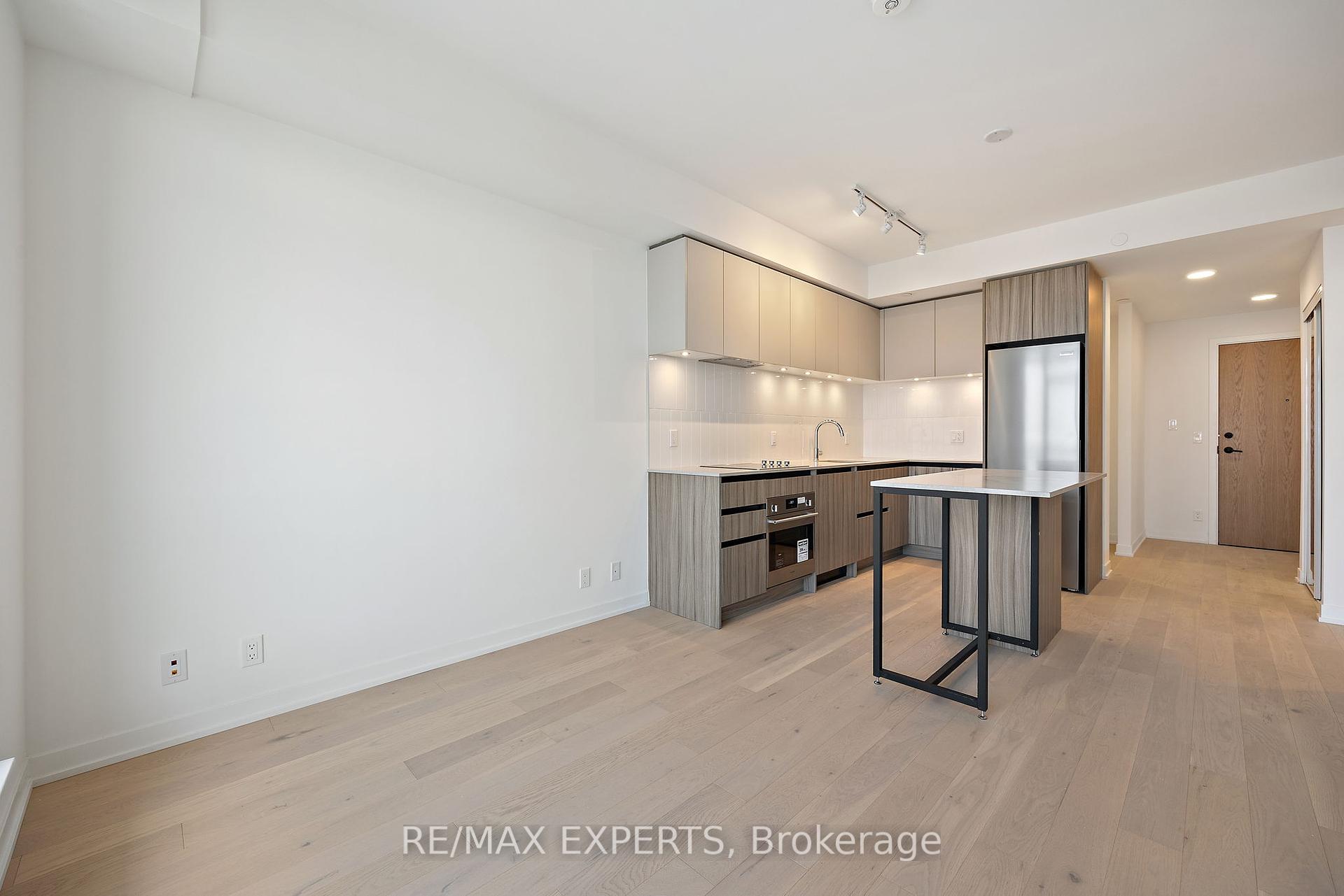 2 Bedrooms Condo at 7950 Bathurst, Vaughan For sale