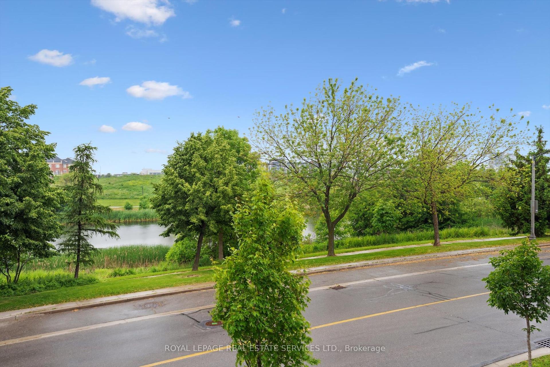 2 Bedrooms Condo at 2325 Central Park, Oakville For sale